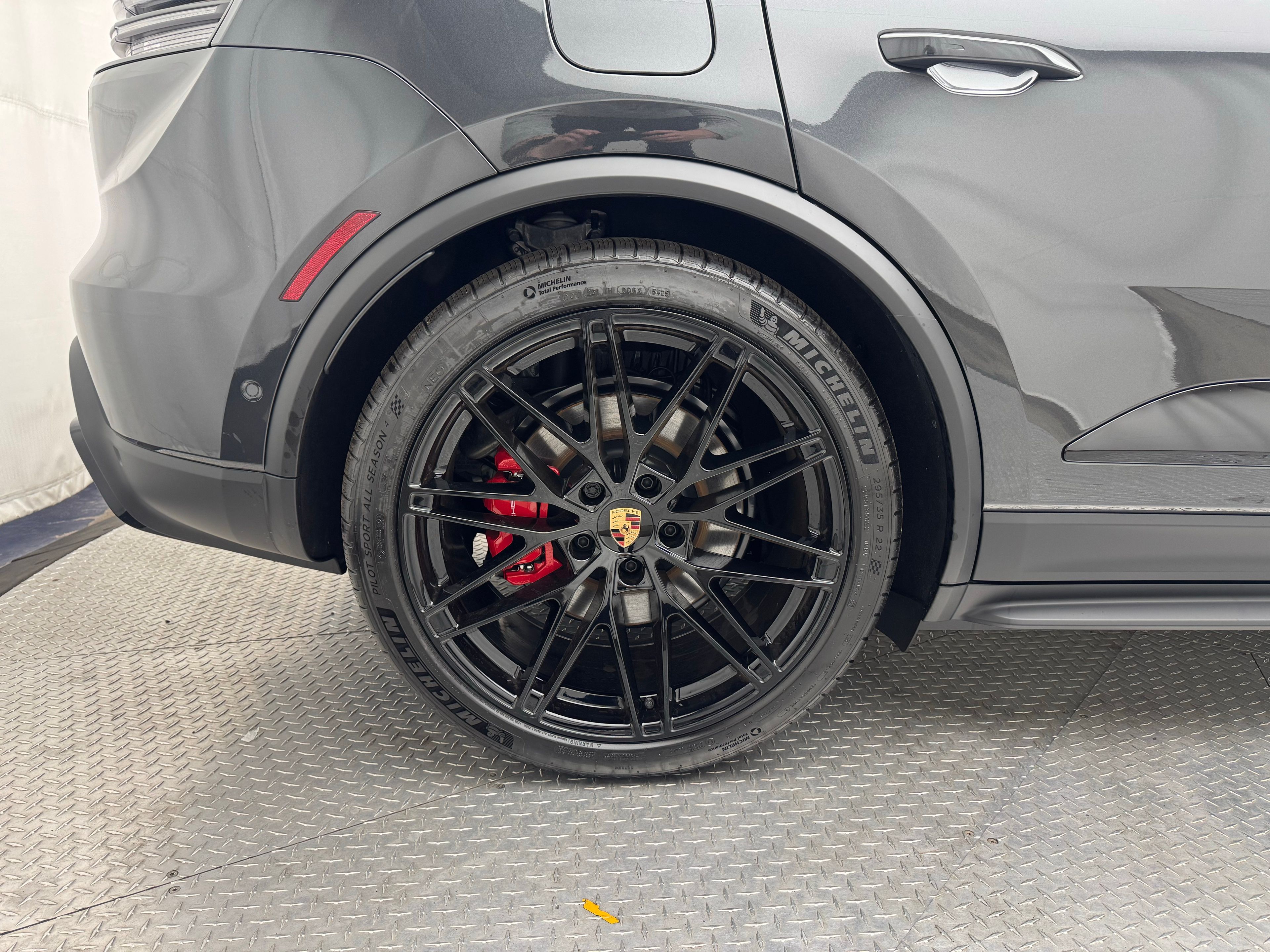 Thumbnail: 2026 Porsche Macan - 17