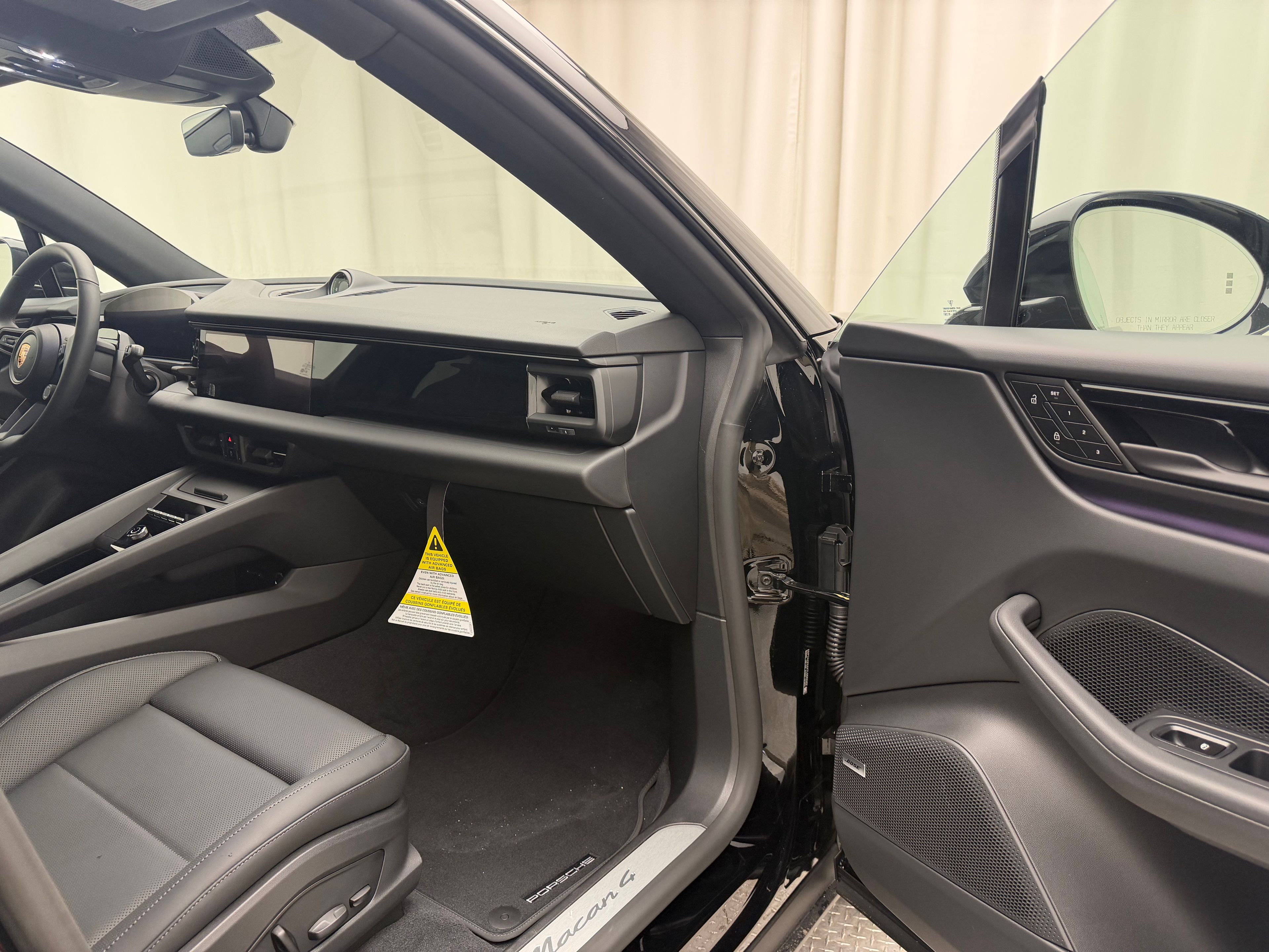 Thumbnail: 2026 Porsche Macan - 25