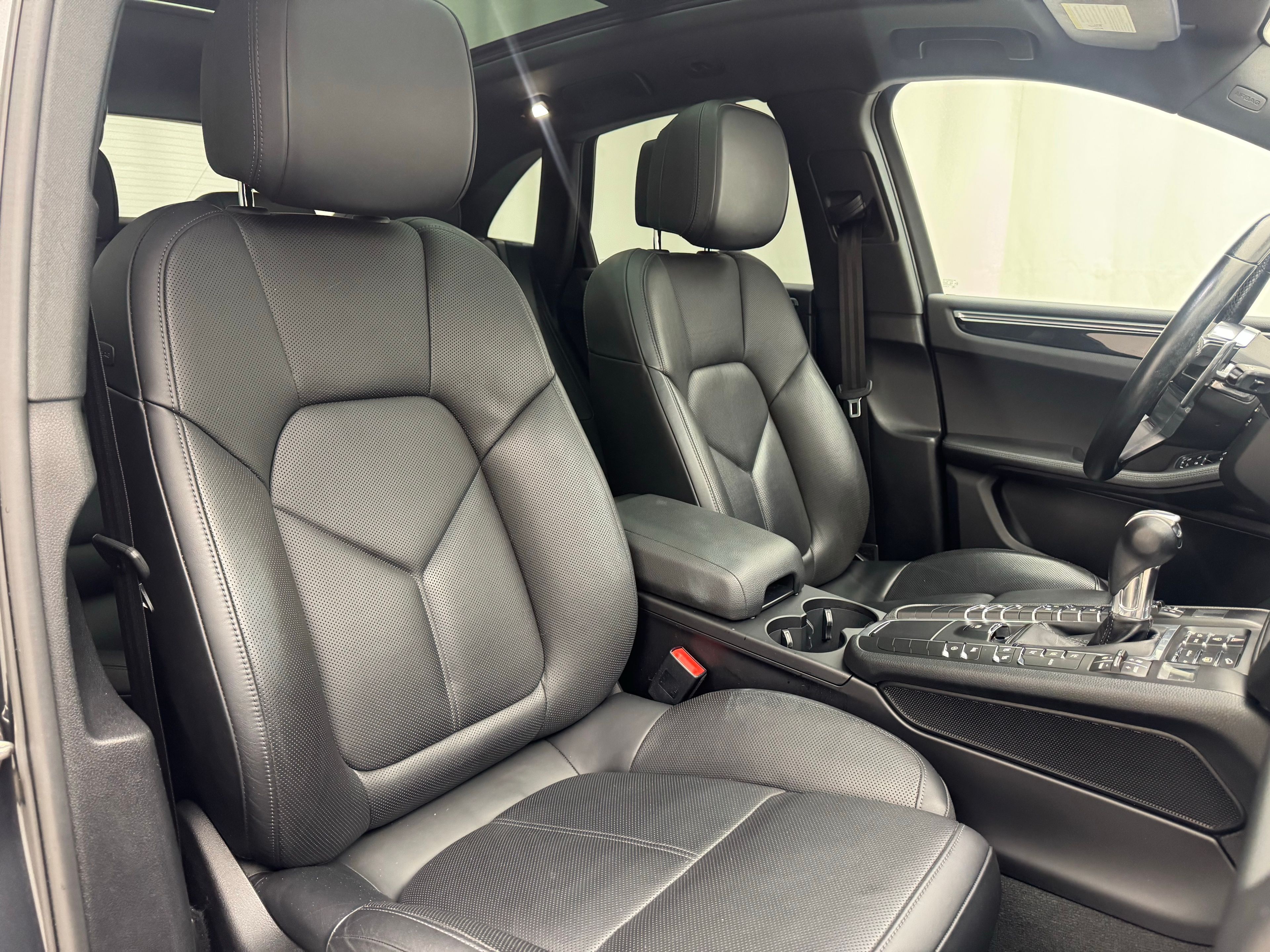 Thumbnail: 2019 Porsche Macan - 21