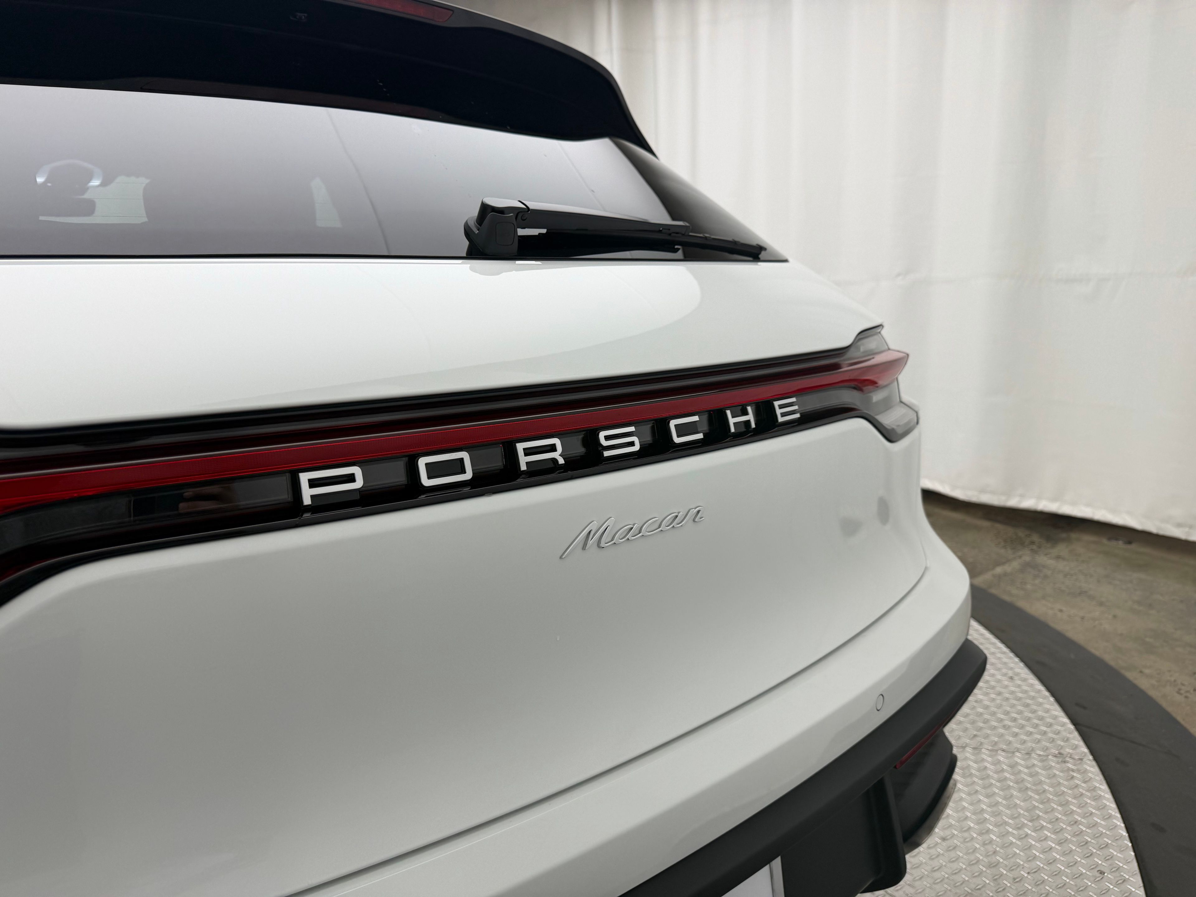 Thumbnail: 2026 Porsche Macan - 10
