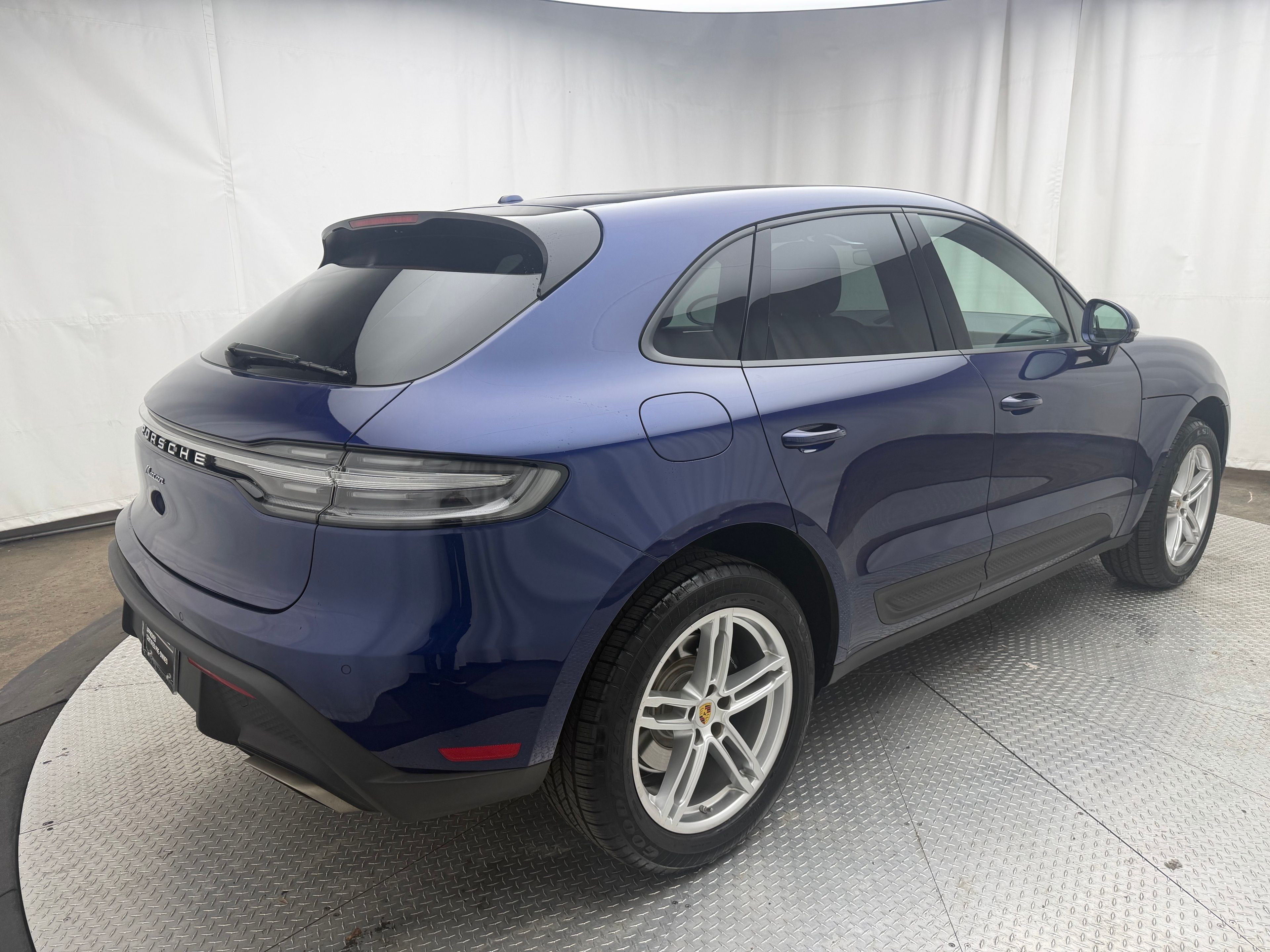 Thumbnail: 2025 Porsche Macan - 10