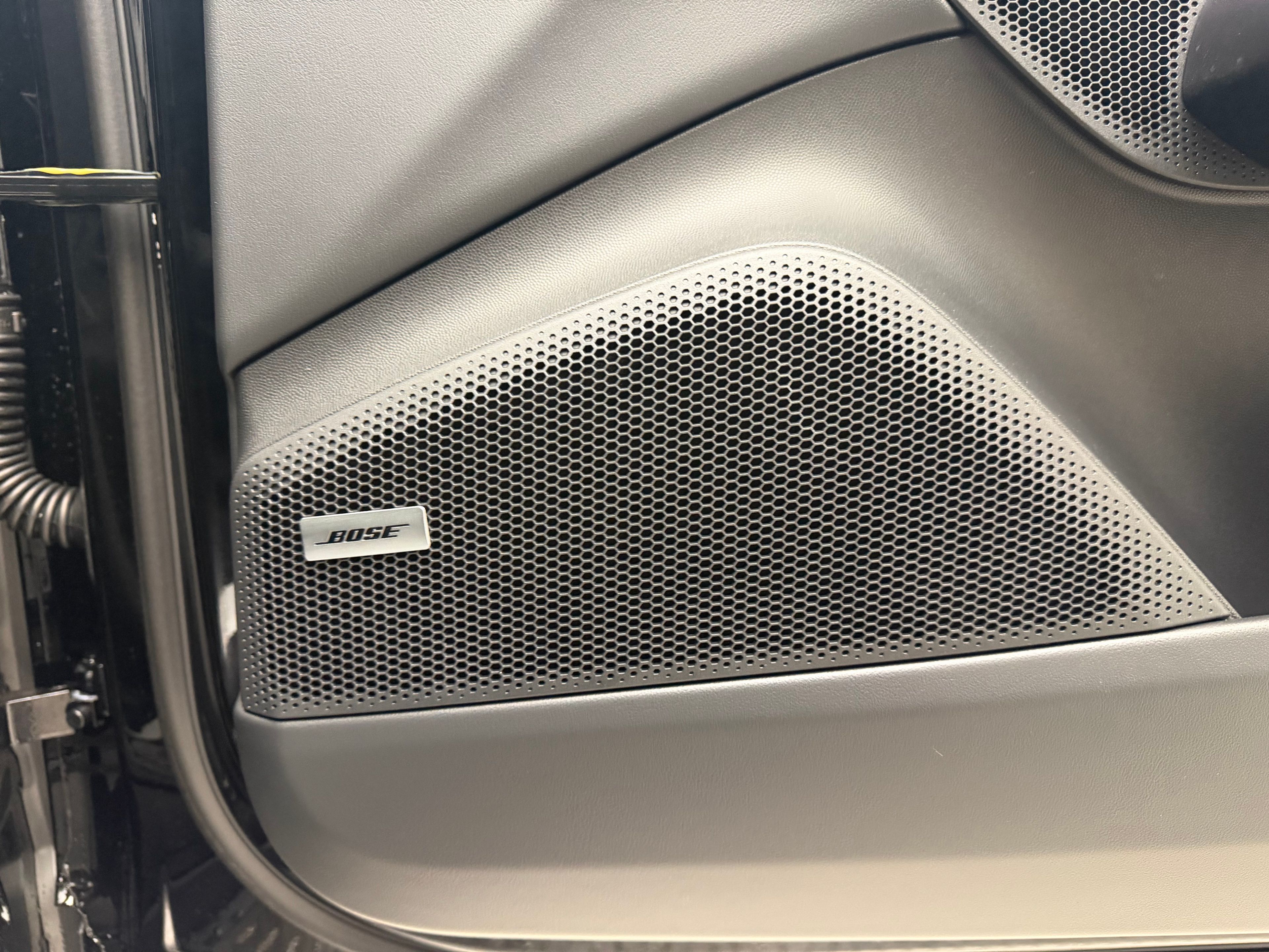 Thumbnail: 2026 Porsche Macan - 23