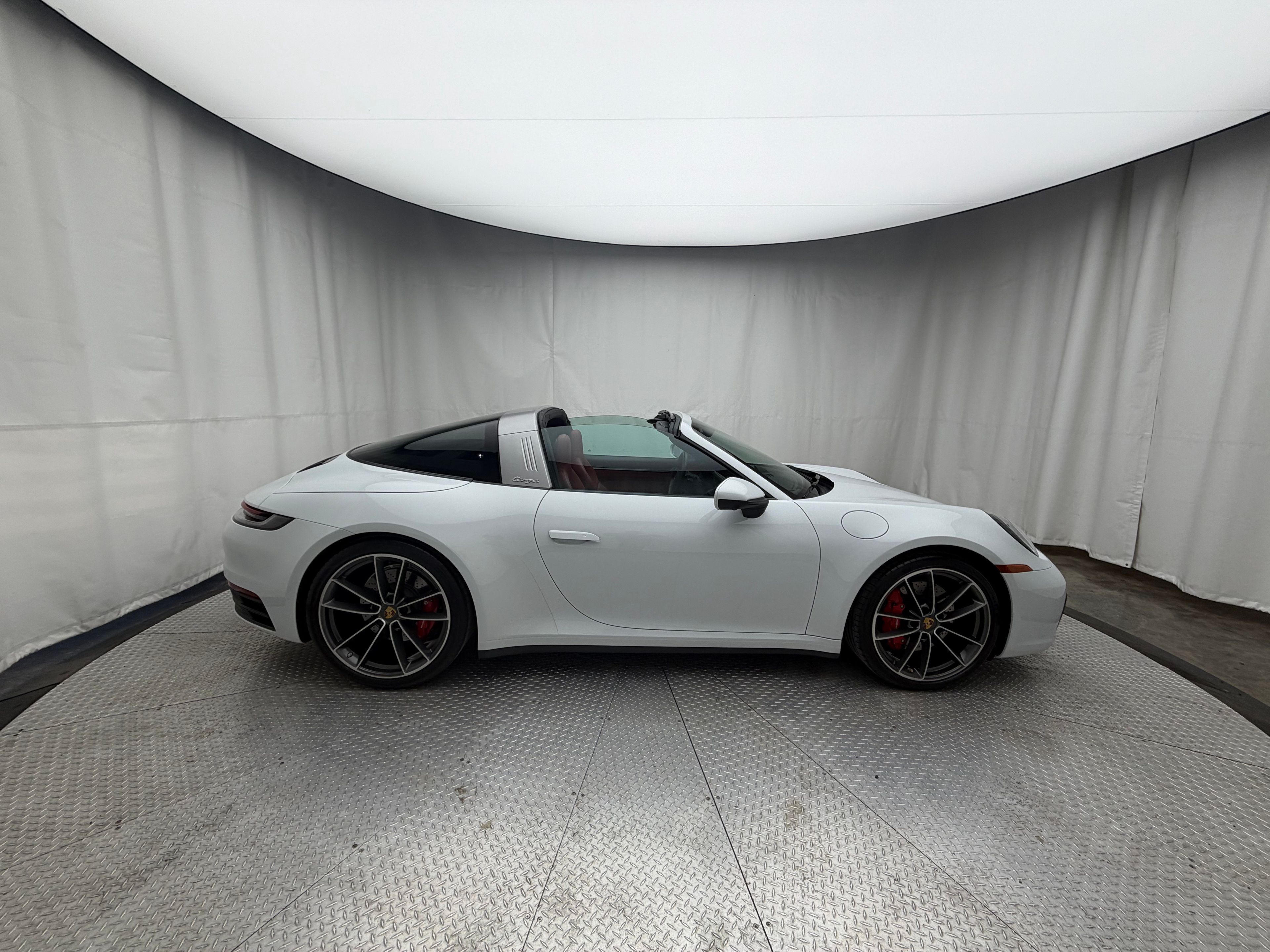 Thumbnail: 2023 Porsche 911 - 24