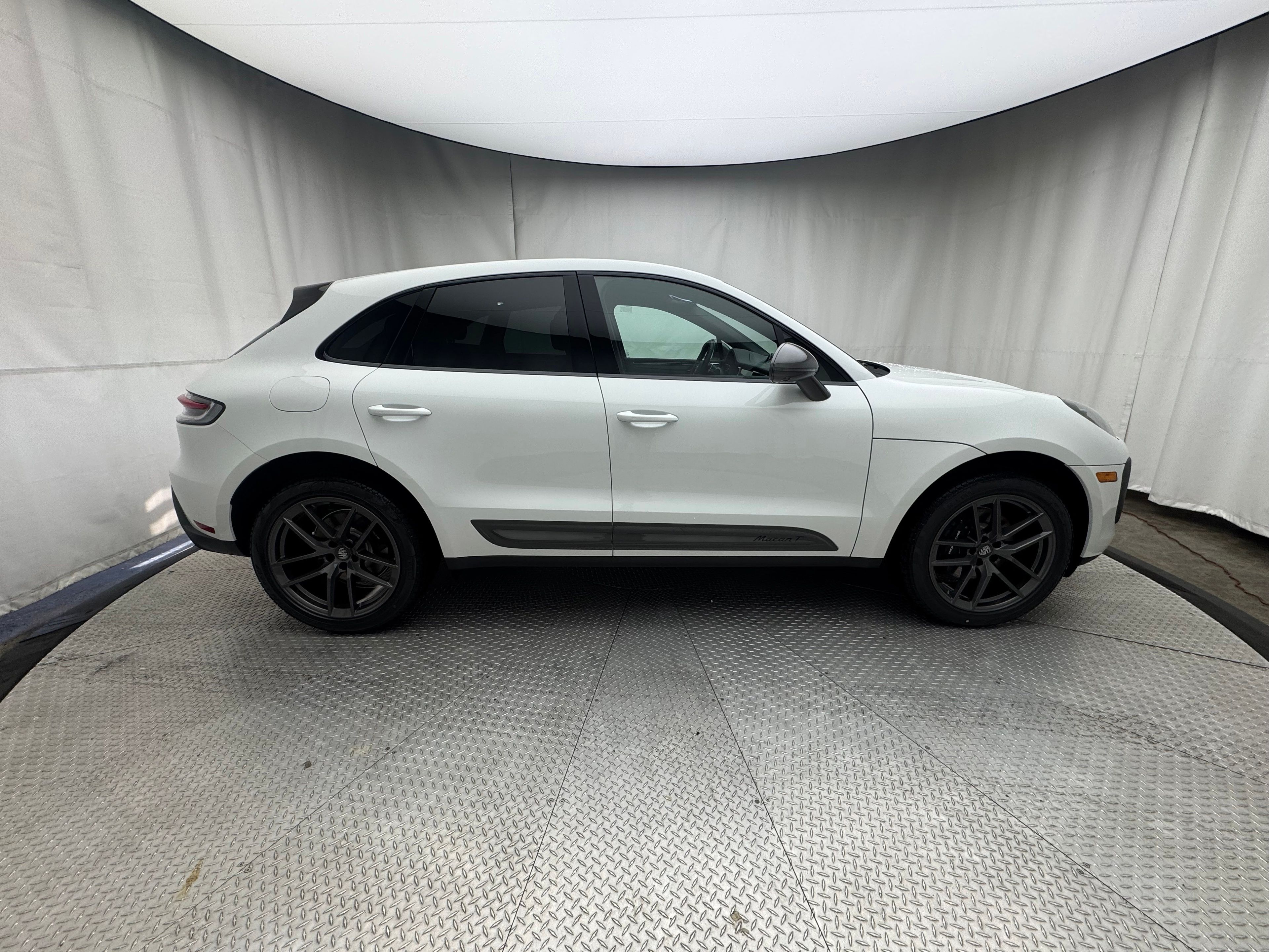 Thumbnail: 2026 Porsche Macan - 16