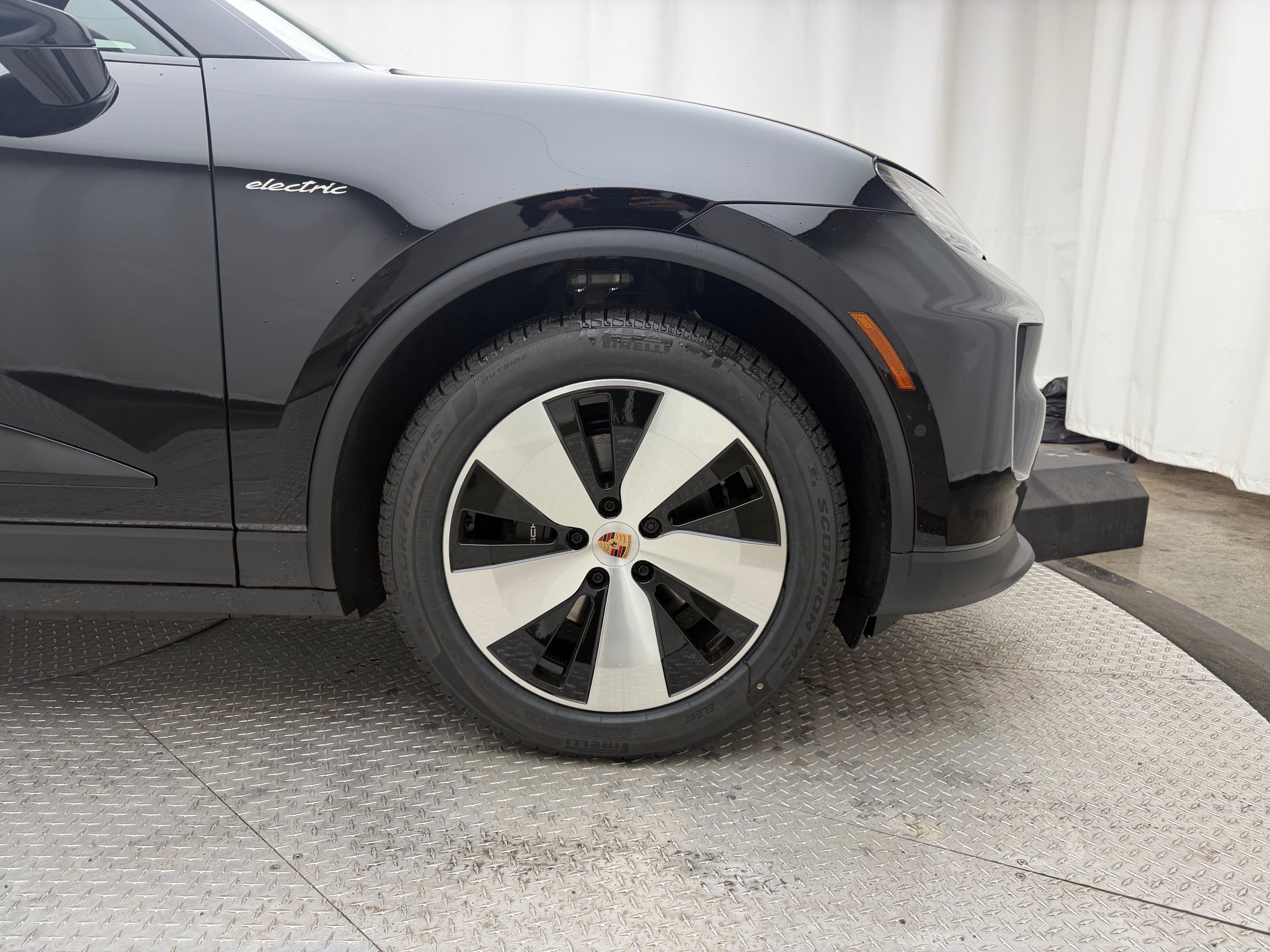 Thumbnail: 2026 Porsche Macan - 19