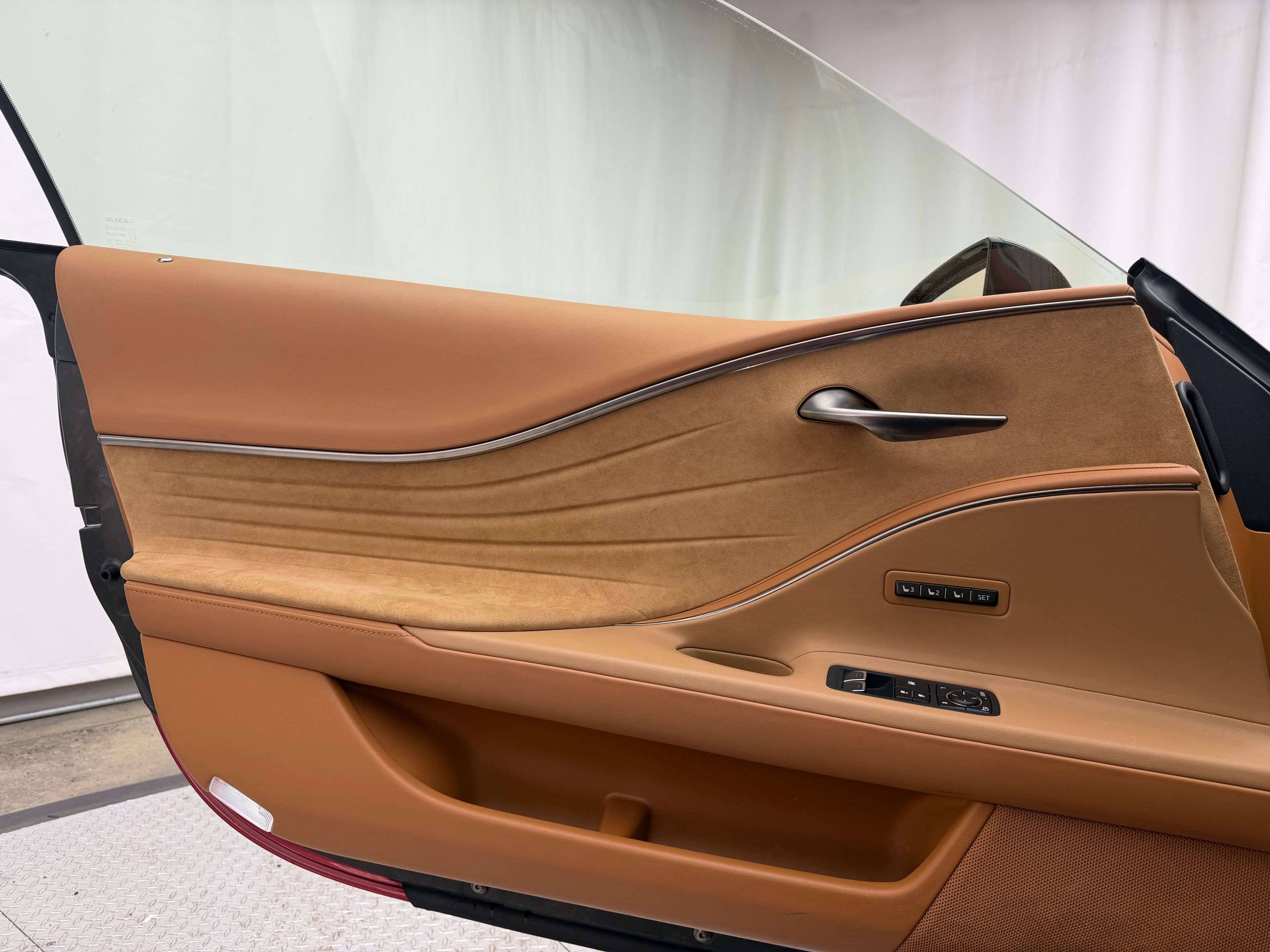 Thumbnail: 2018 Lexus LC - 27