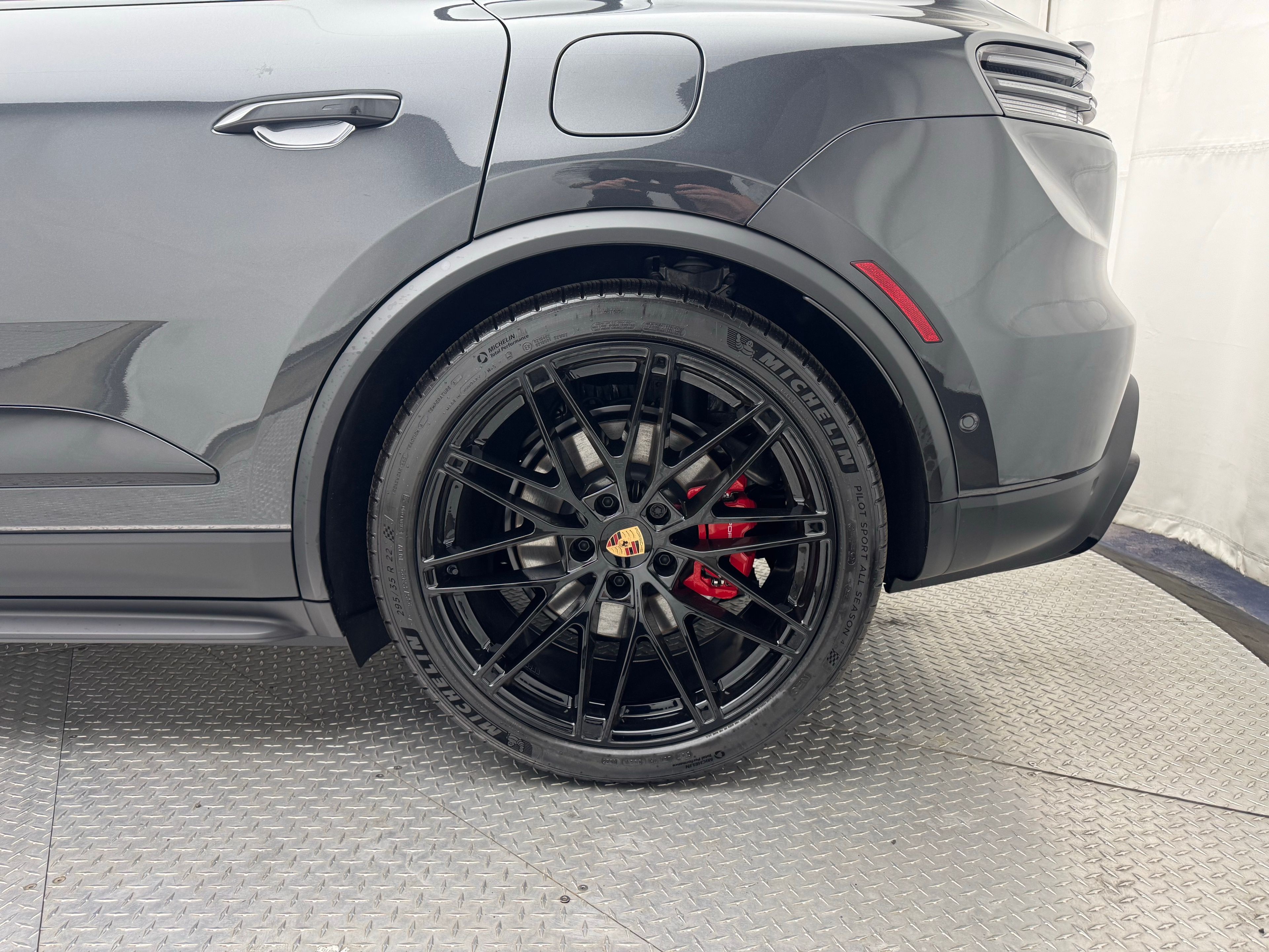 Thumbnail: 2026 Porsche Macan - 10