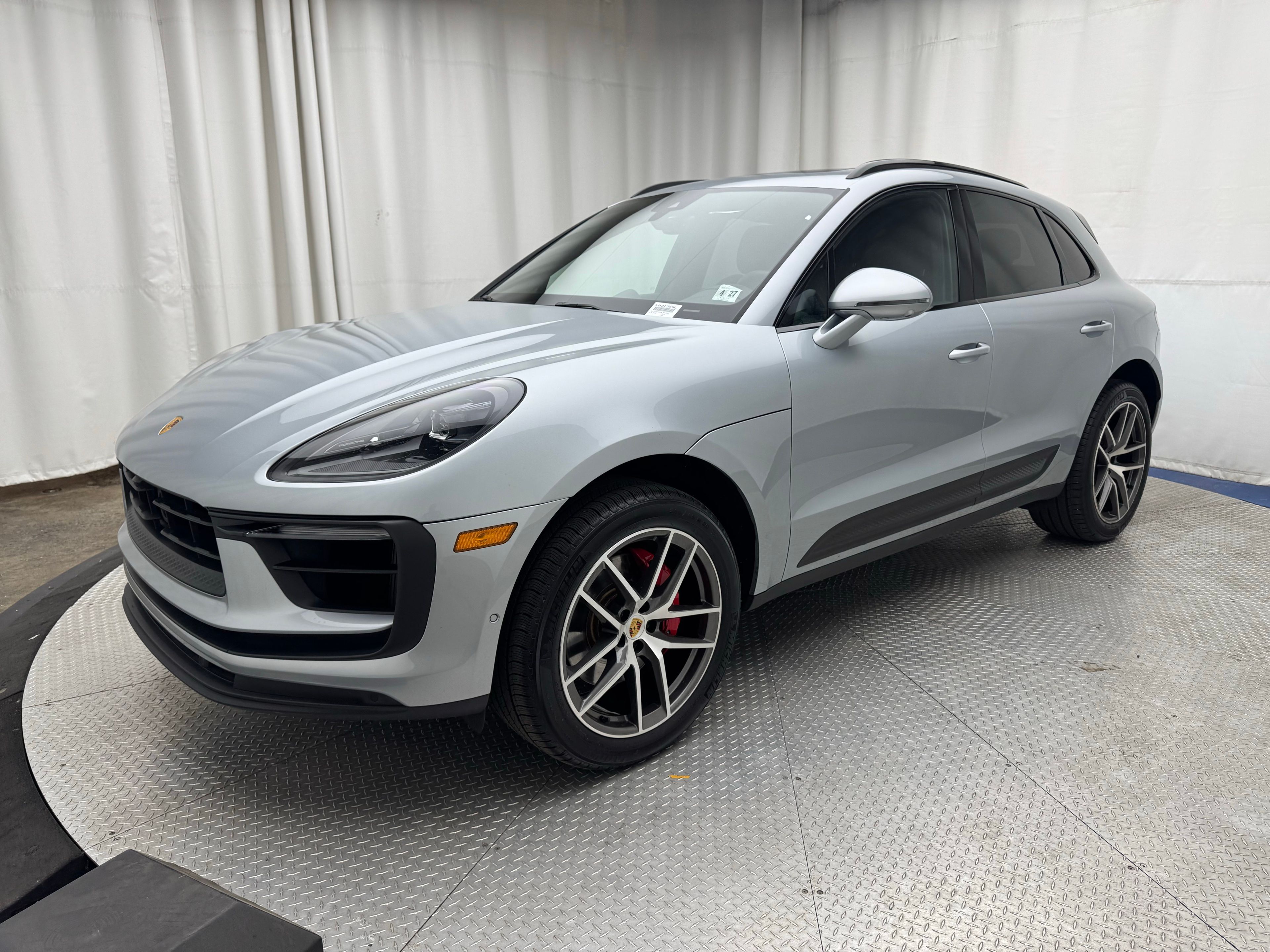 Thumbnail: 2022 Porsche Macan - 1