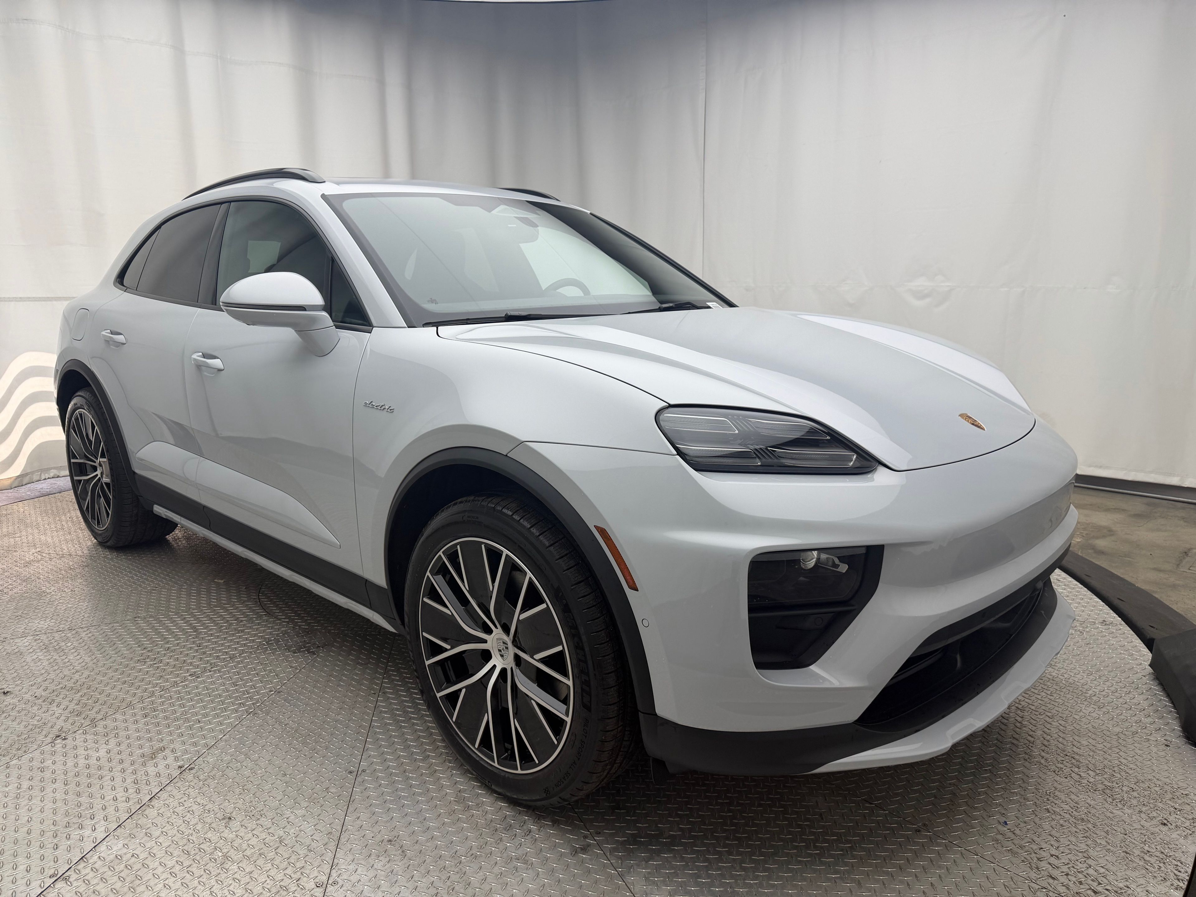 Thumbnail: 2026 Porsche Macan - 12