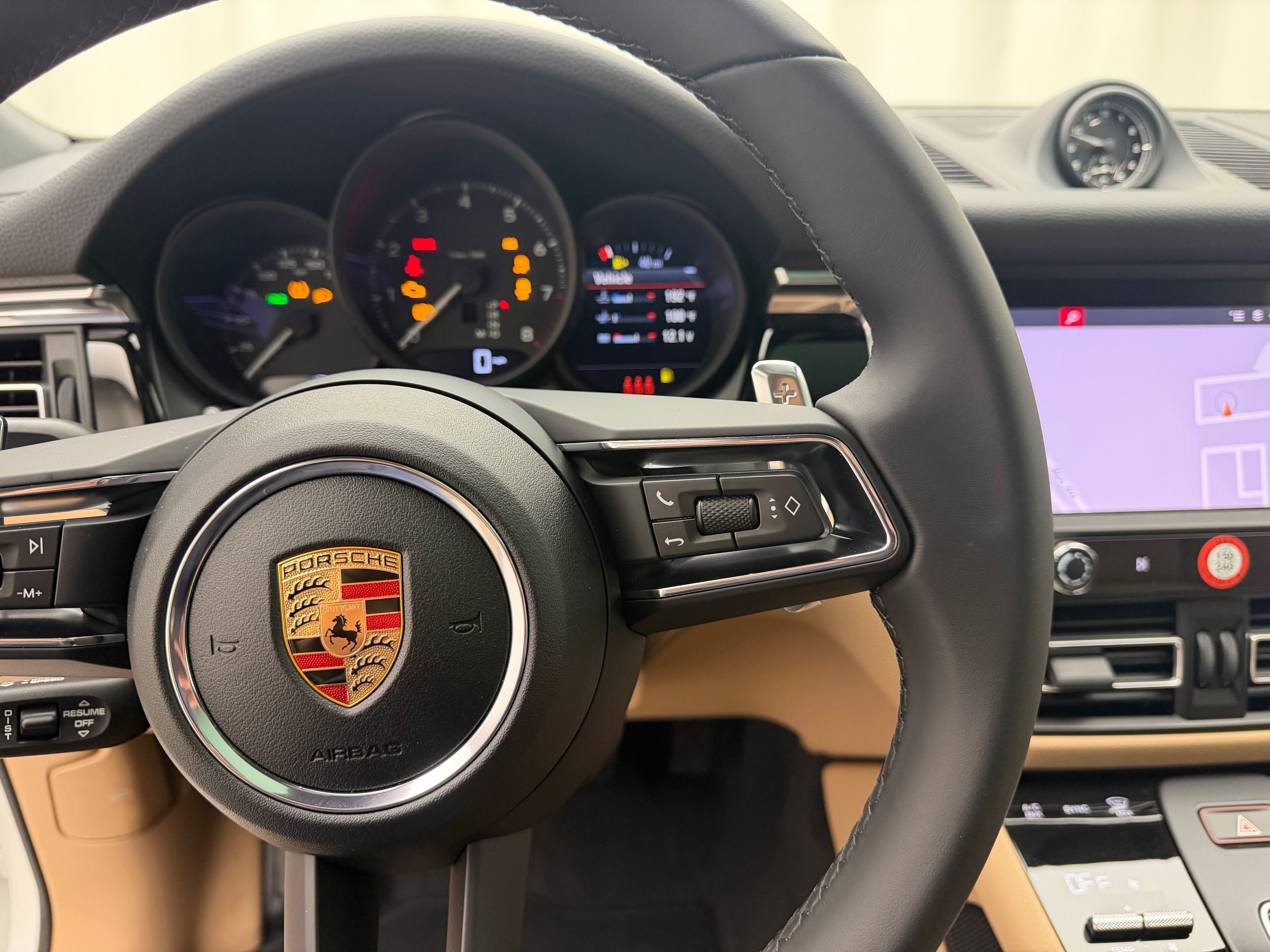 Thumbnail: 2026 Porsche Macan - 26