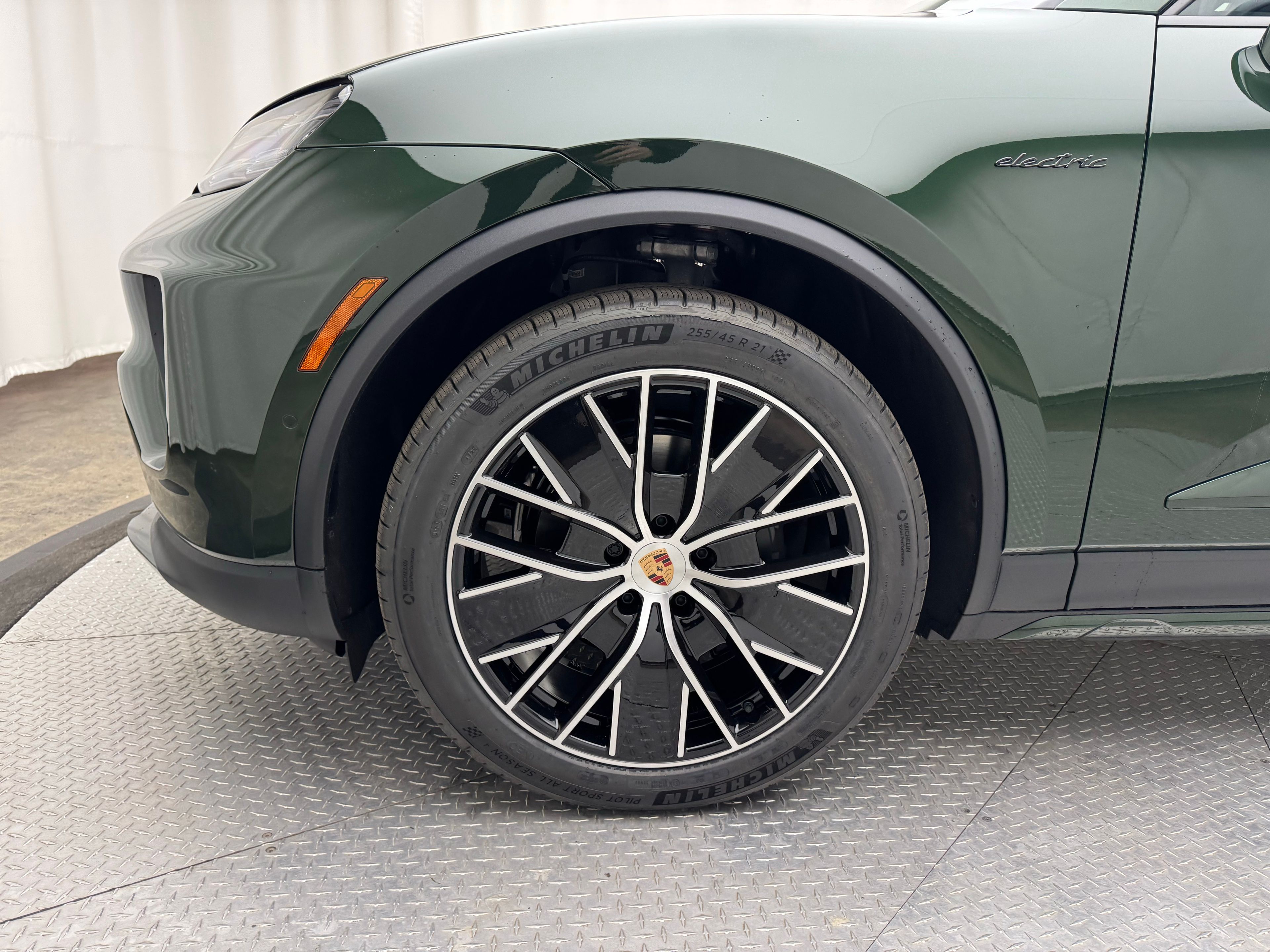 Thumbnail: 2026 Porsche Macan - 7