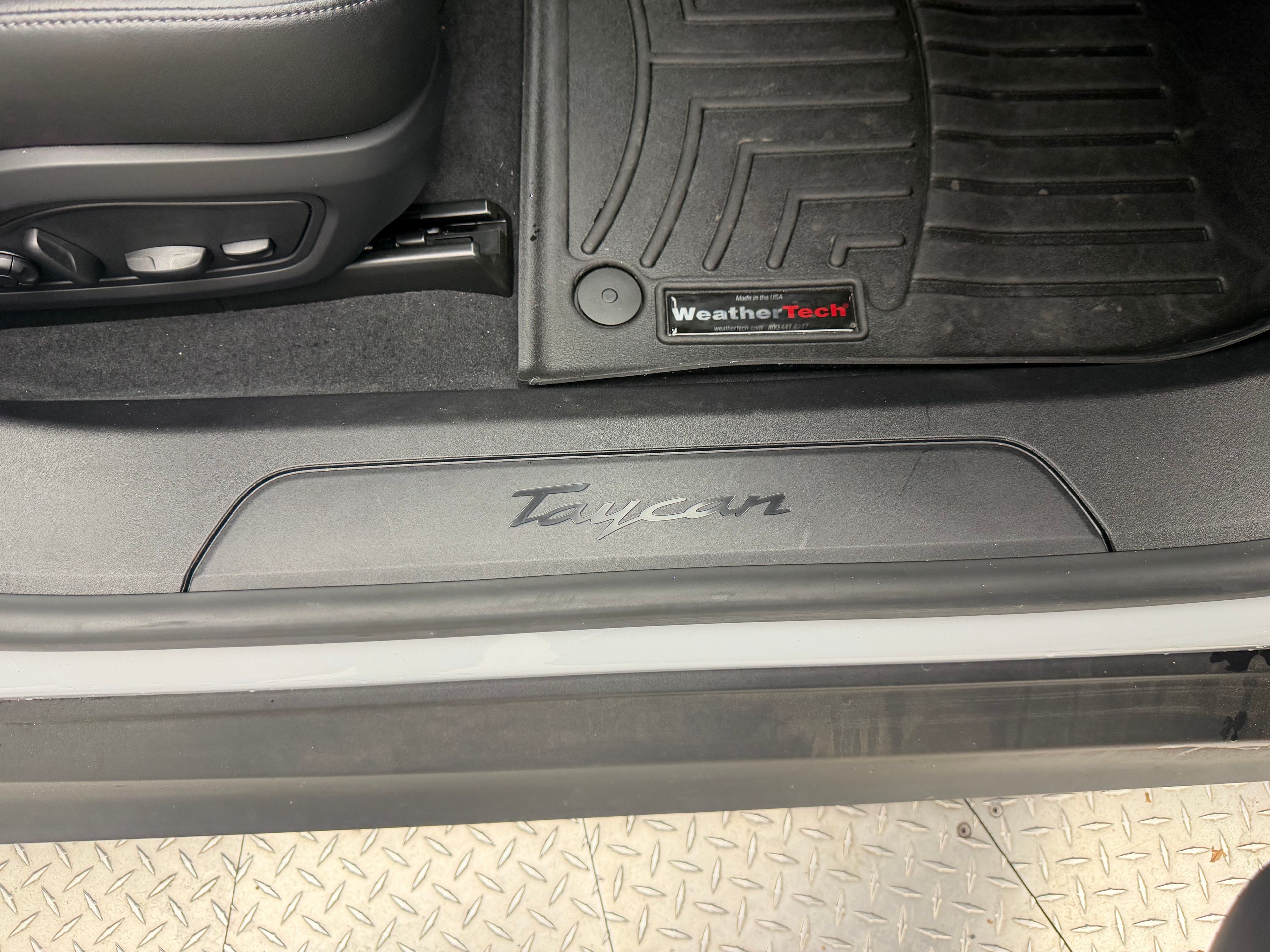 Thumbnail: 2022 Porsche Taycan - 20