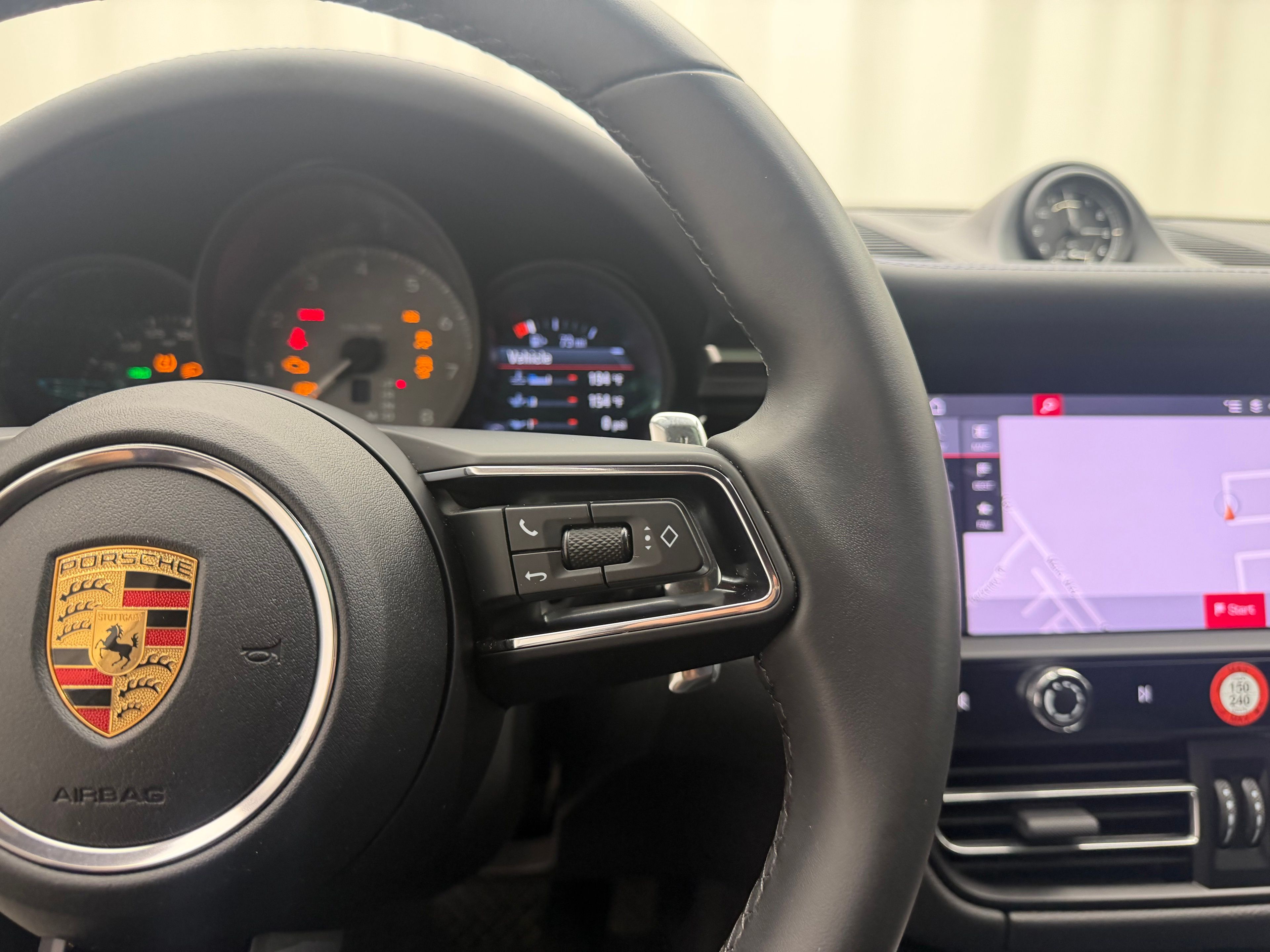 Thumbnail: 2023 Porsche Macan - 27