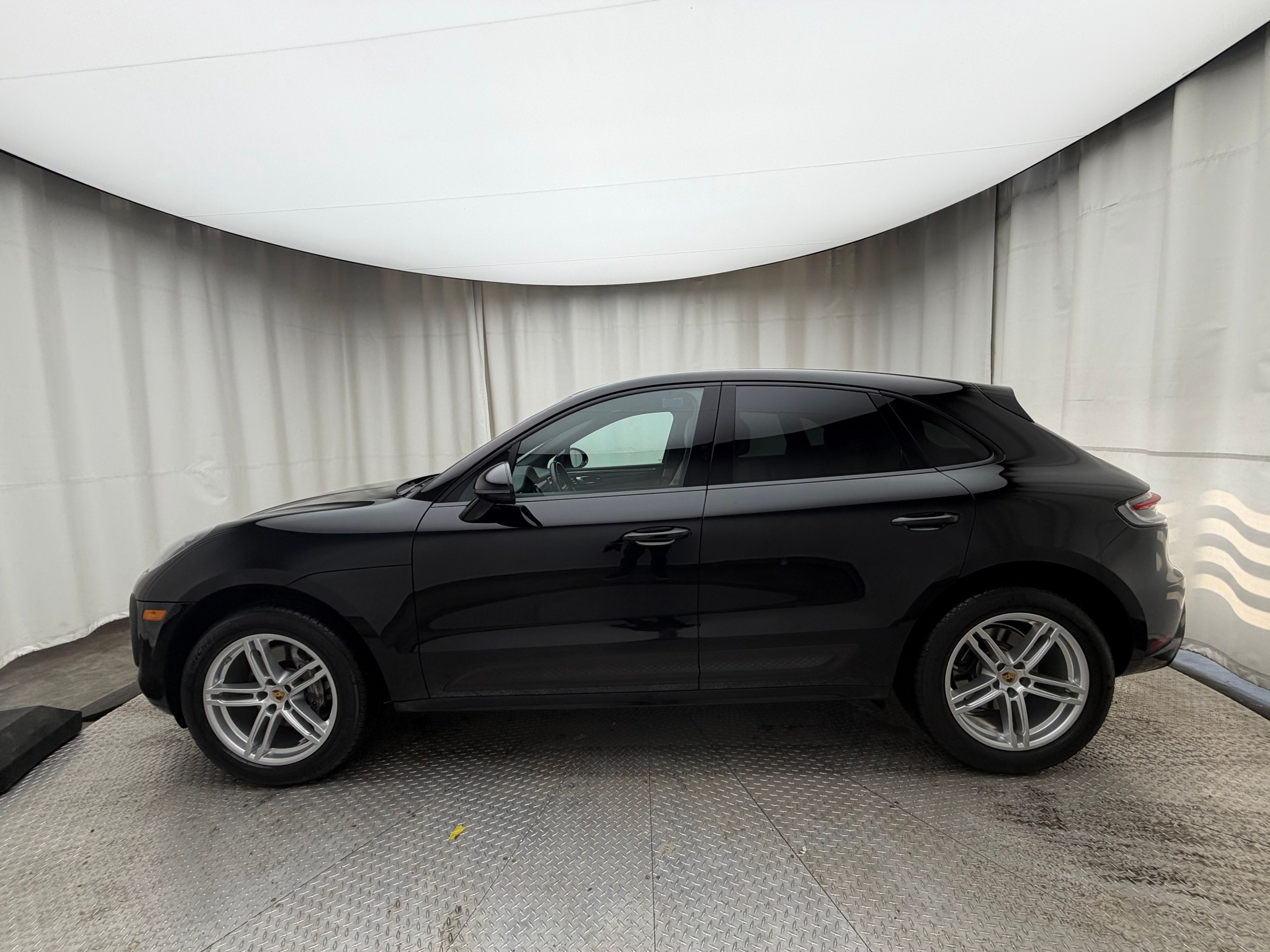 Thumbnail: 2023 Porsche Macan - 2