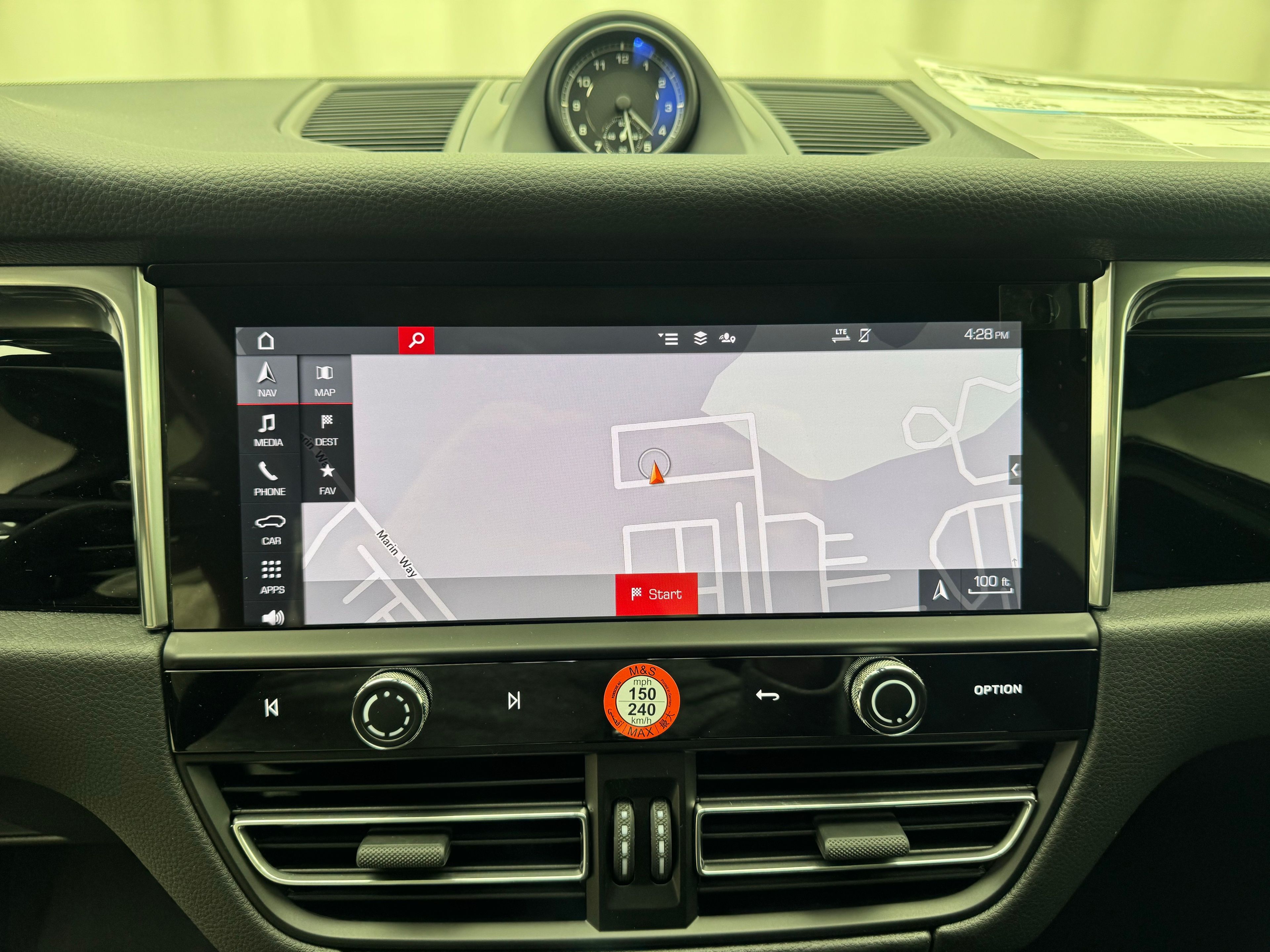 Thumbnail: 2026 Porsche Macan - 30