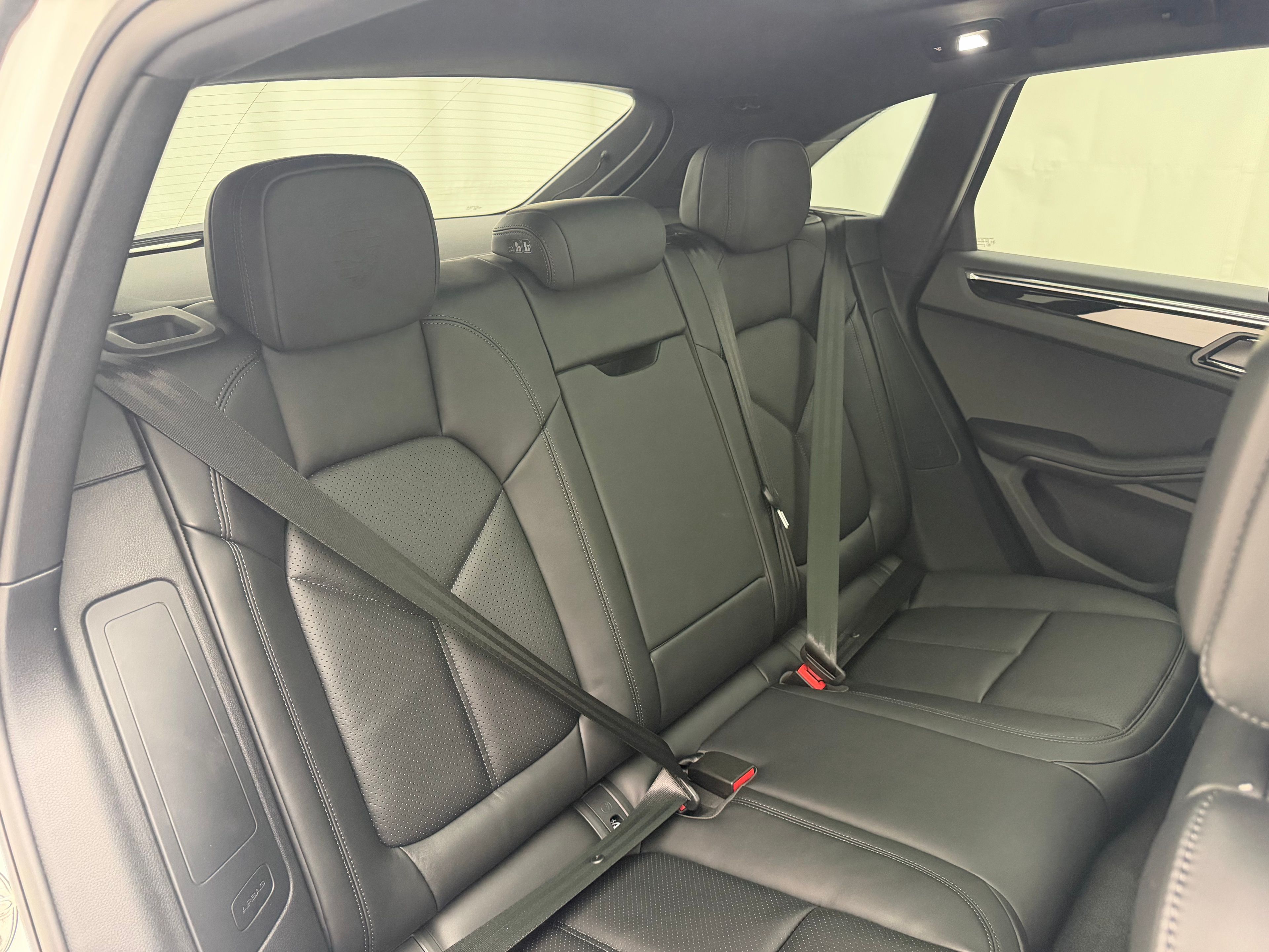 Thumbnail: 2026 Porsche Macan - 22