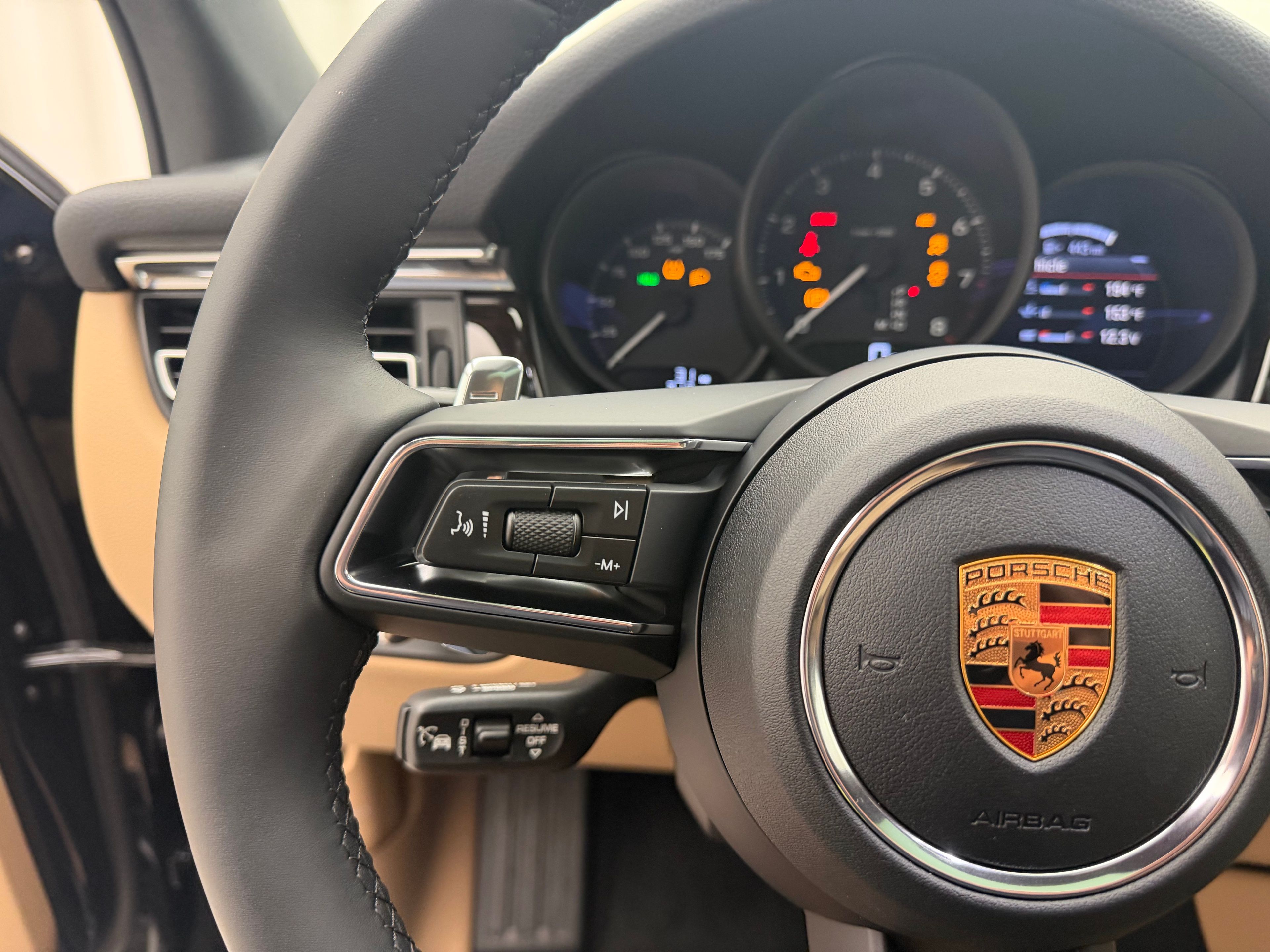 Thumbnail: 2026 Porsche Macan - 29