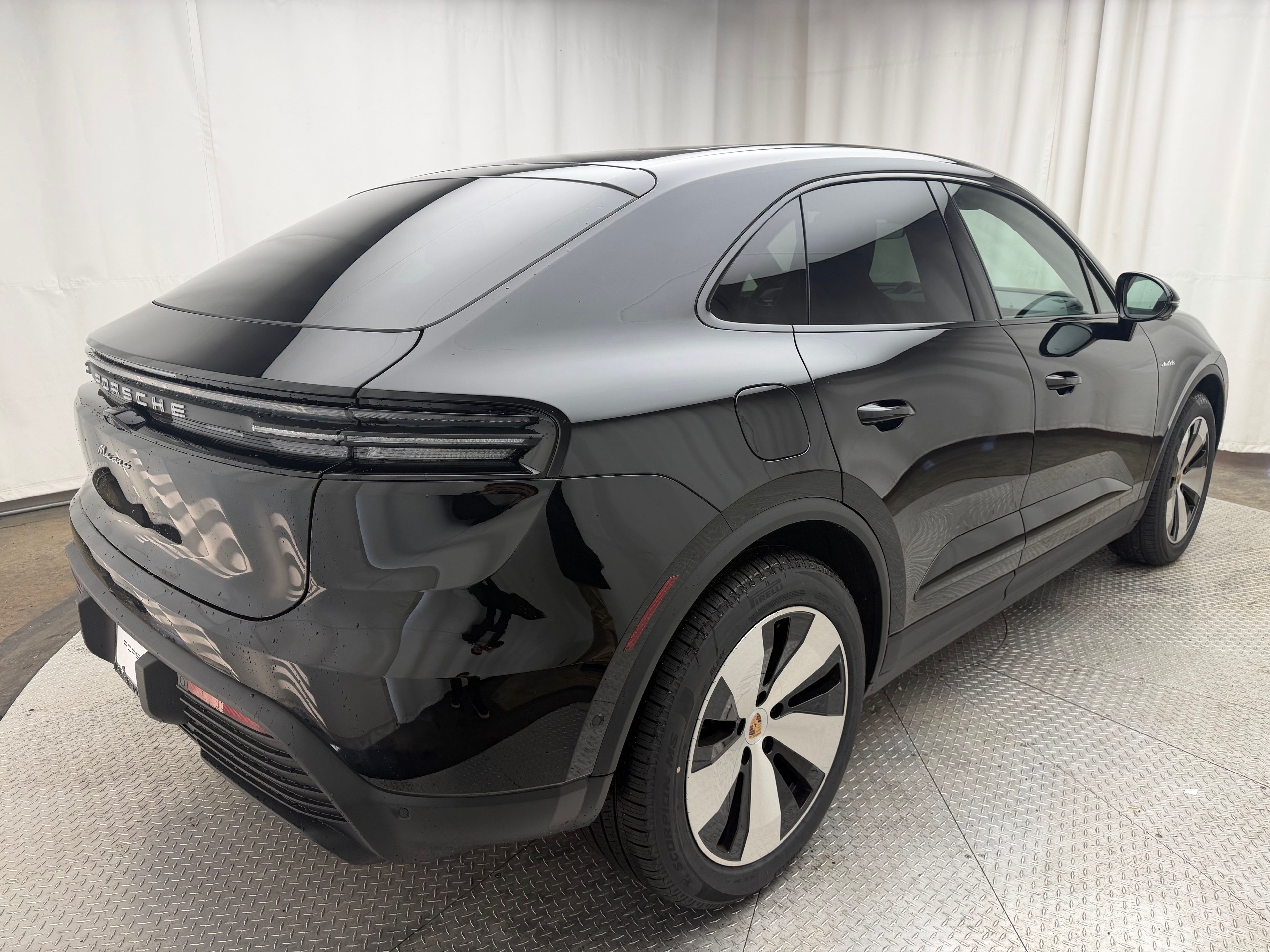 Thumbnail: 2026 Porsche Macan - 16