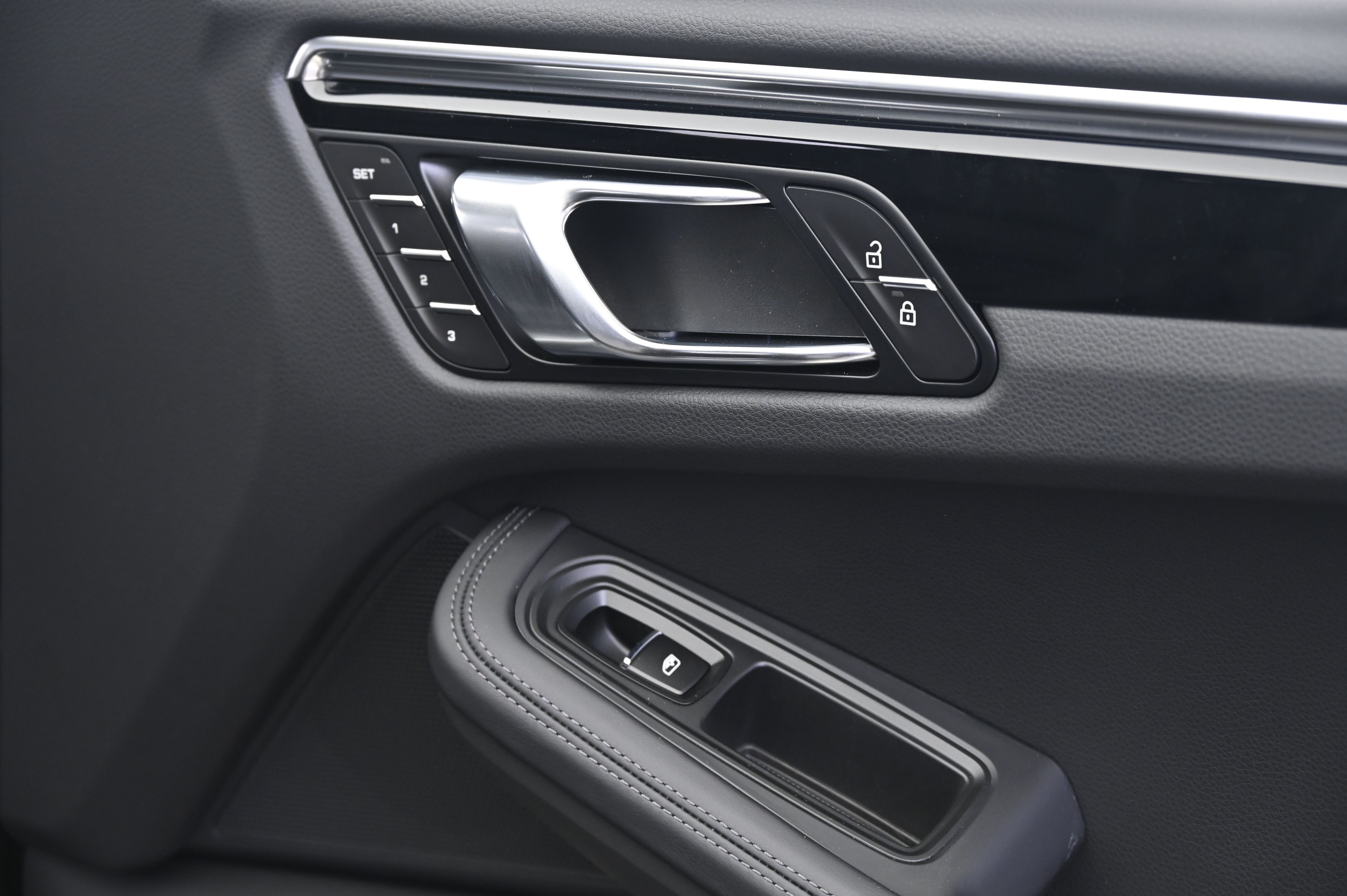 Thumbnail: 2026 Porsche Macan - 21