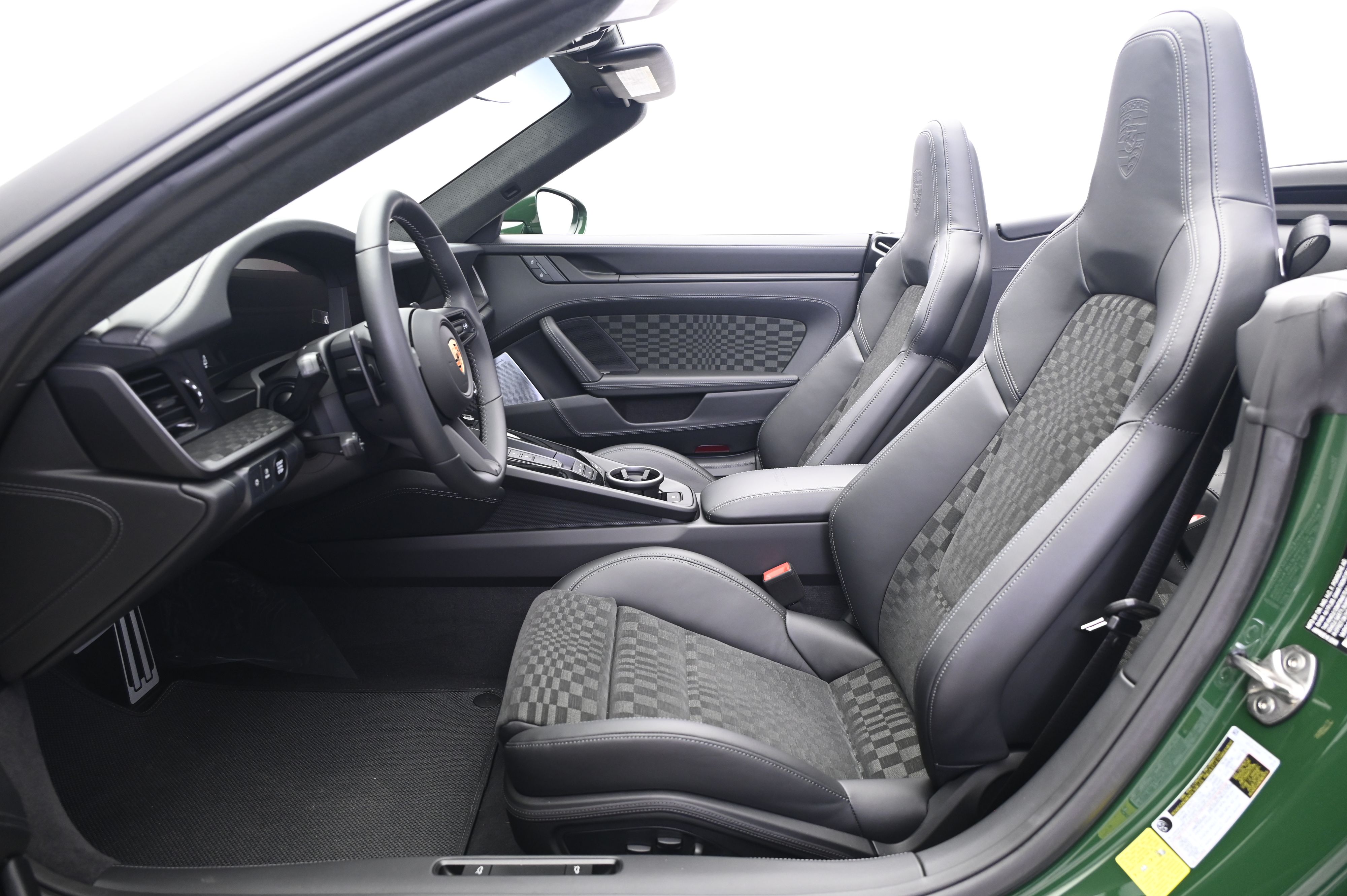 Thumbnail: 2026 Porsche 911 - 32