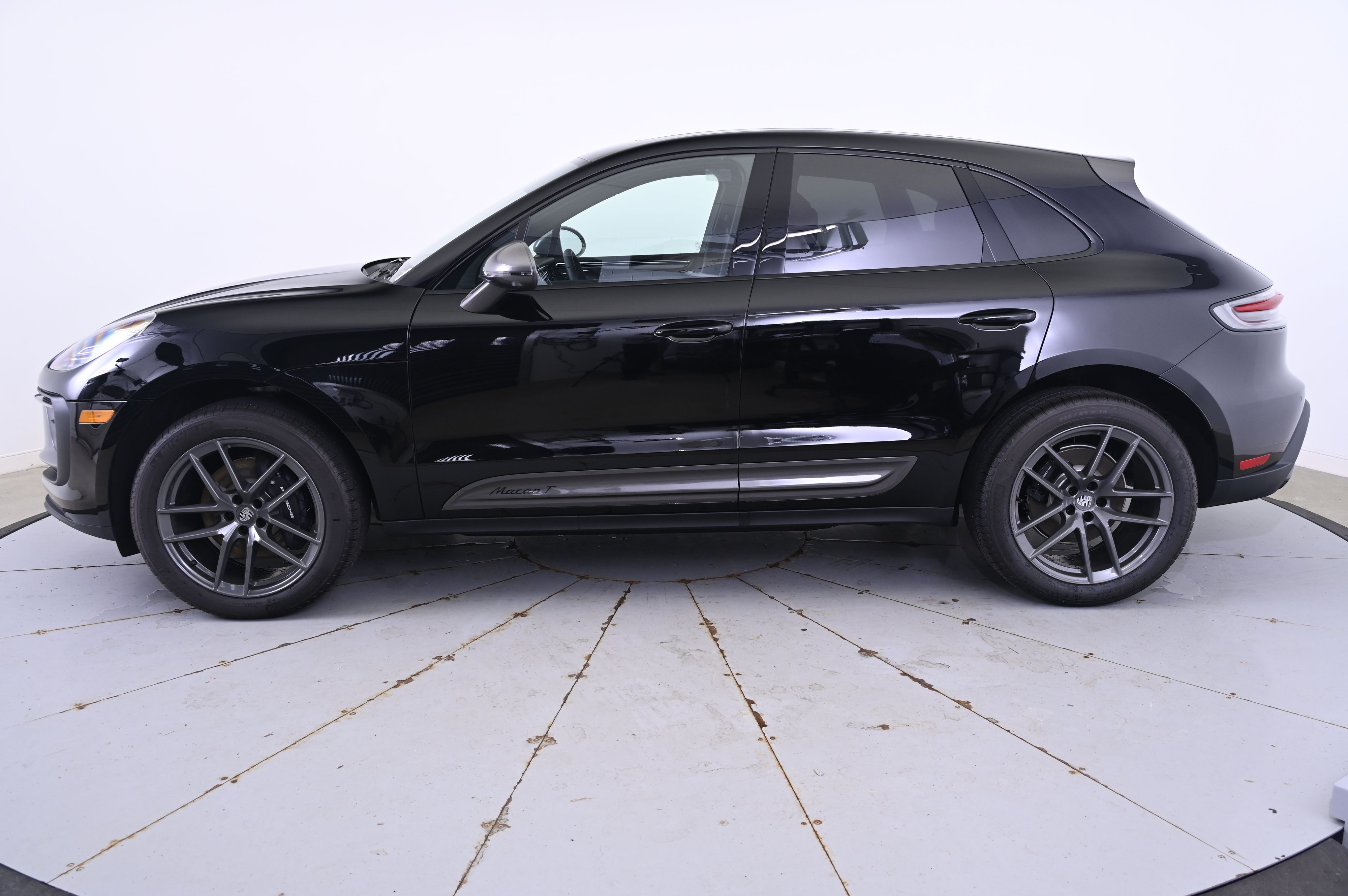 Thumbnail: 2025 Porsche Macan - 2
