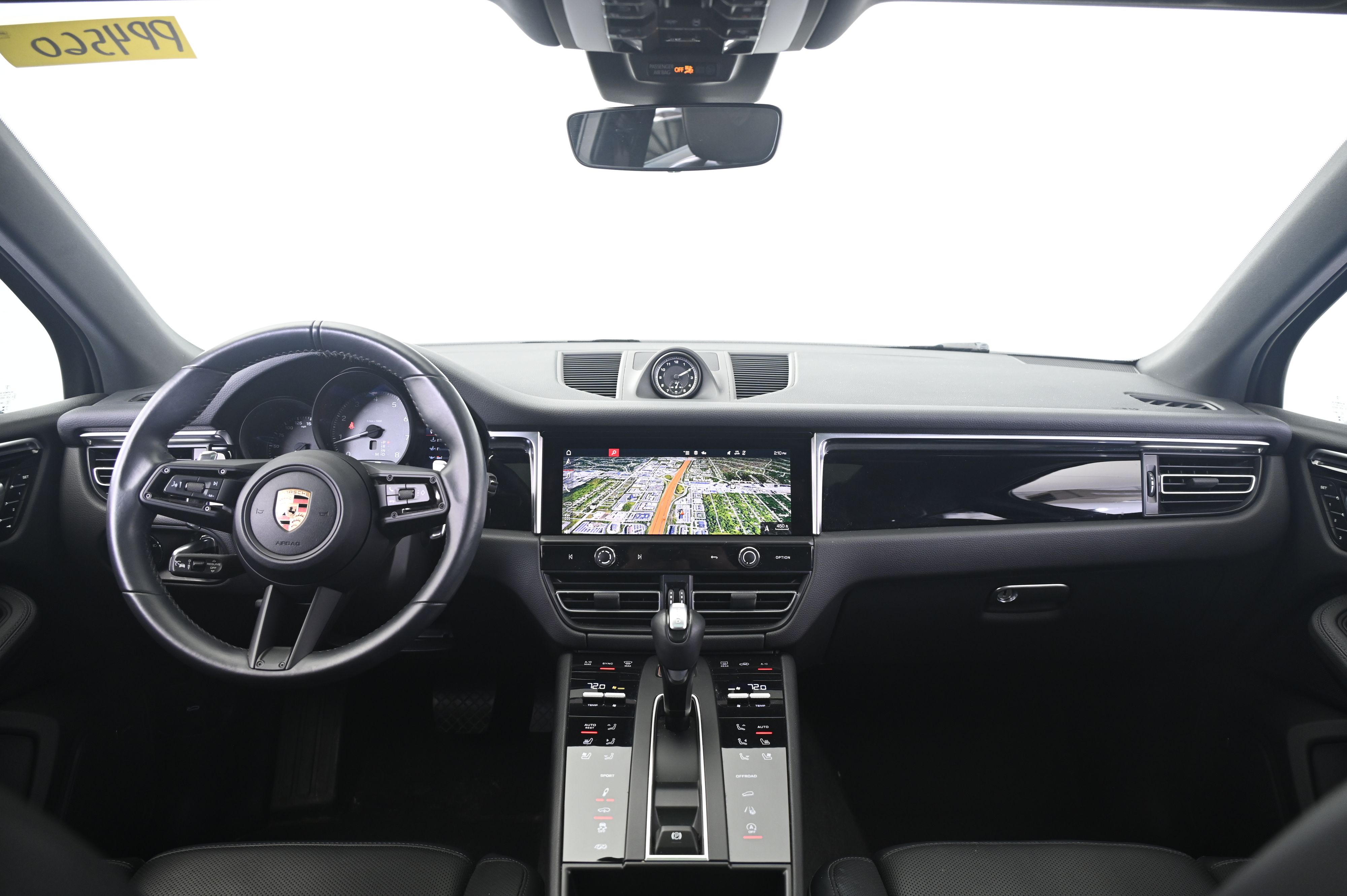 Thumbnail: 2023 Porsche Macan - 31