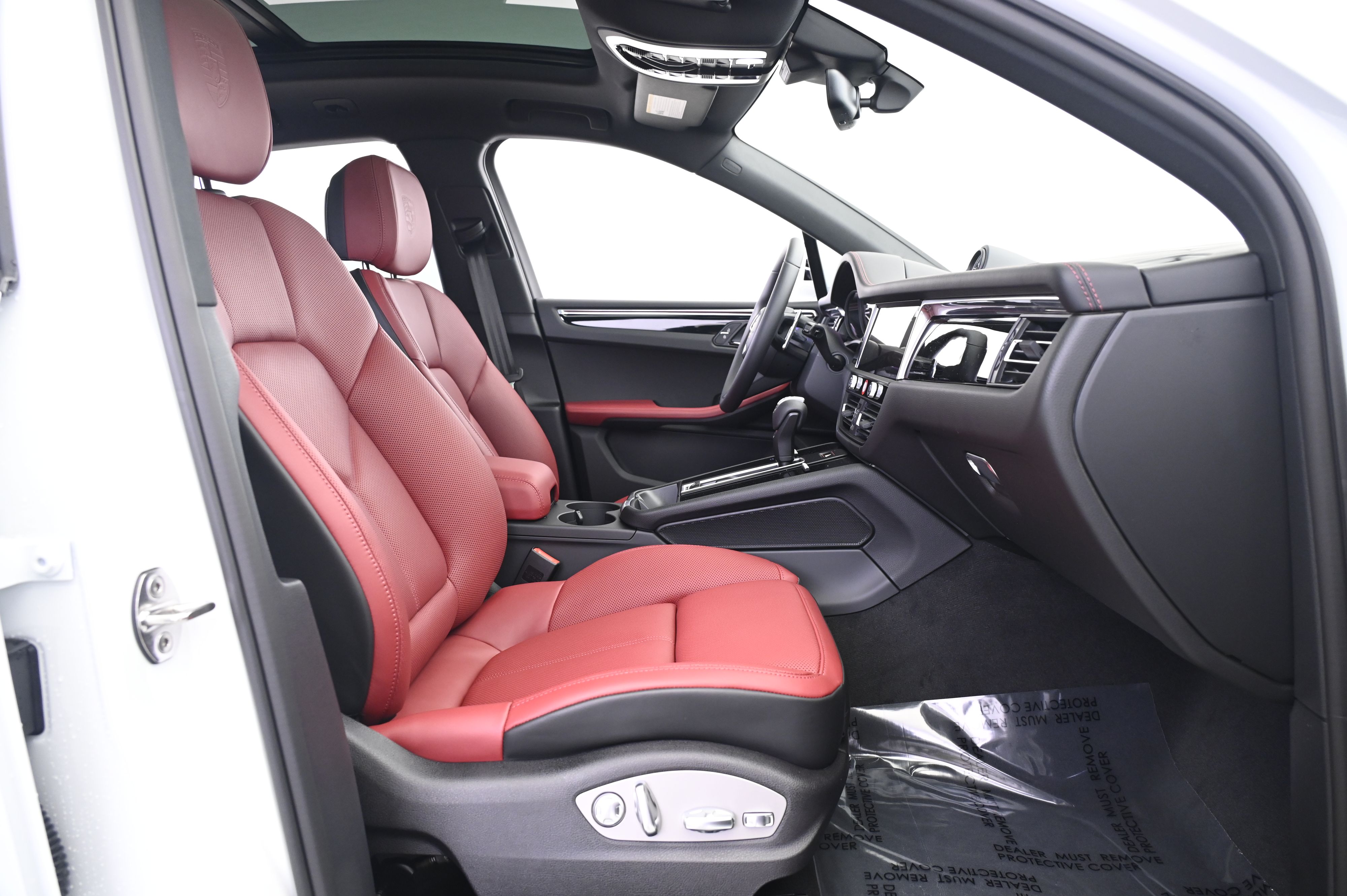 Thumbnail: 2026 Porsche Macan - 23