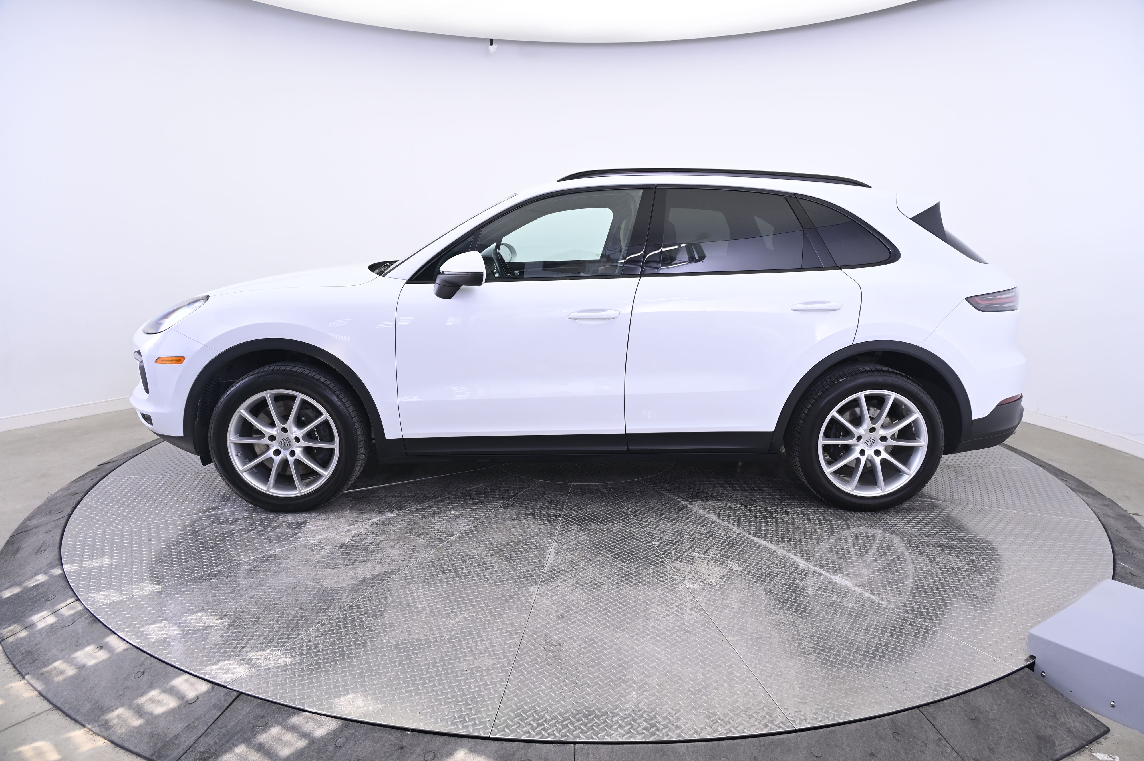 Thumbnail: 2021 Porsche Cayenne - 2