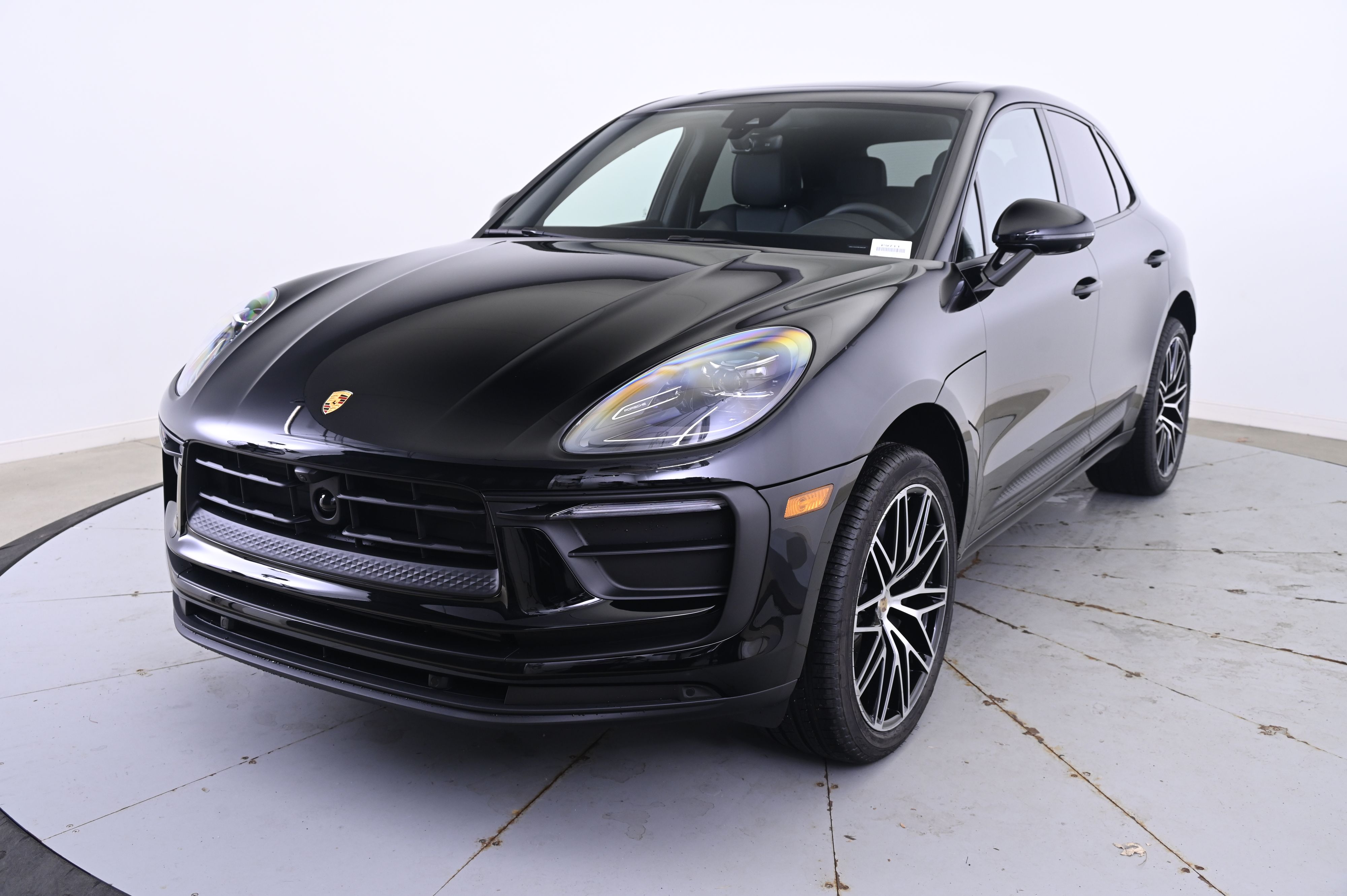 Thumbnail: 2026 Porsche Macan - 1