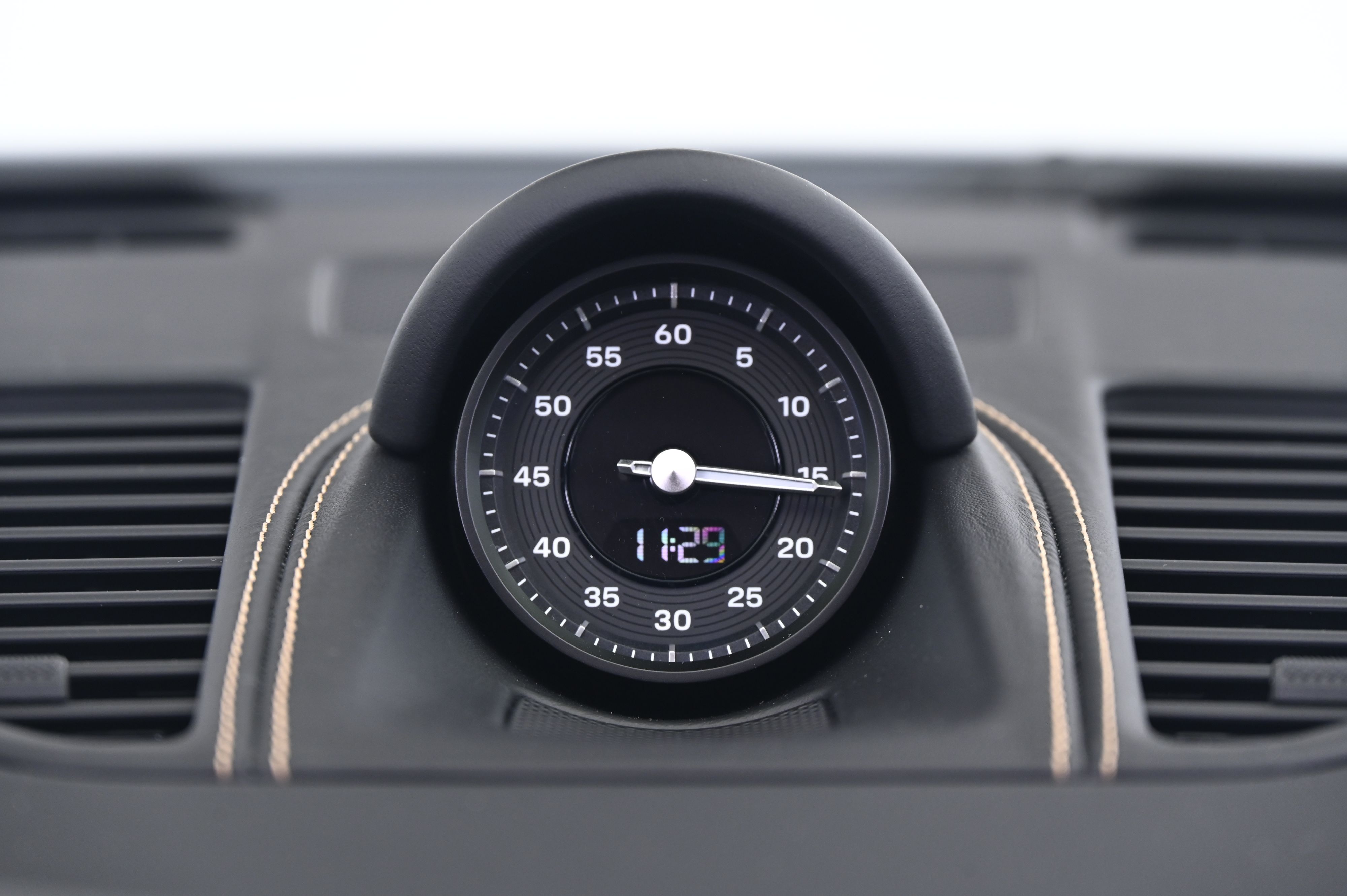 Thumbnail: 2026 Porsche 911 - 32