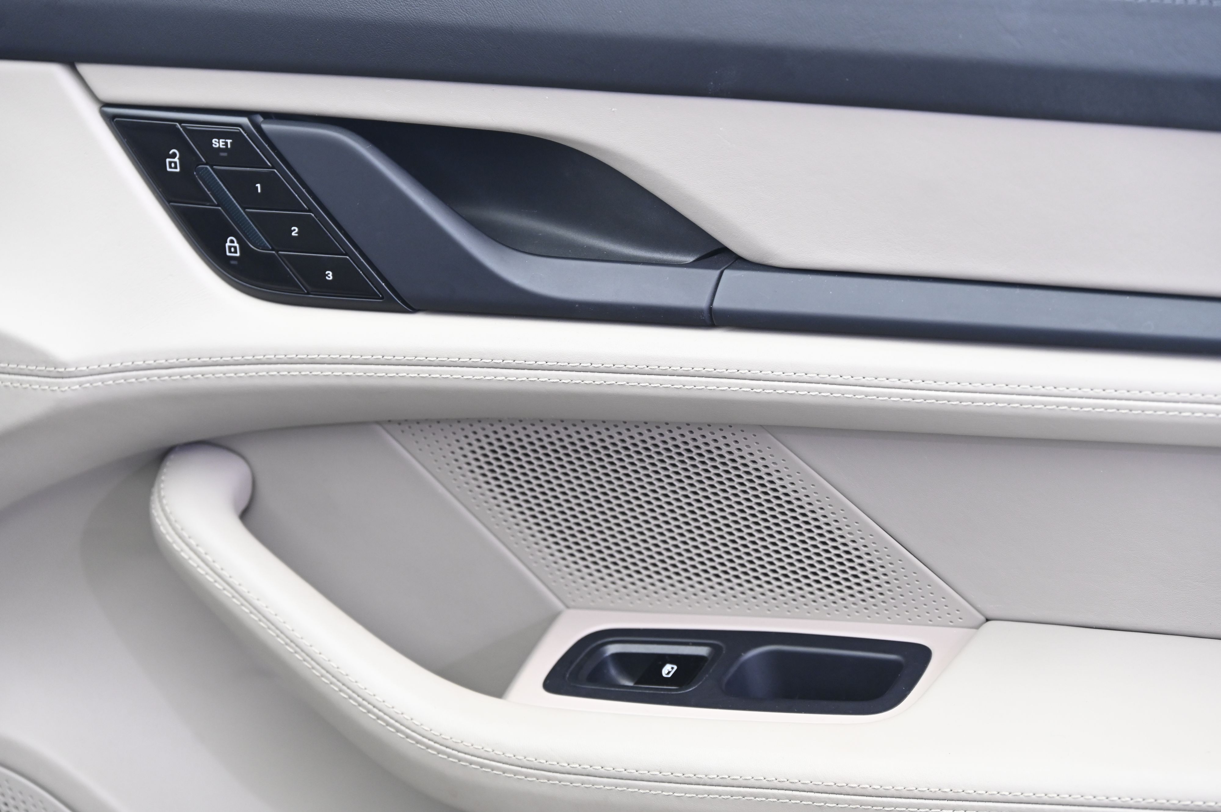 Thumbnail: 2020 Porsche Taycan - 22