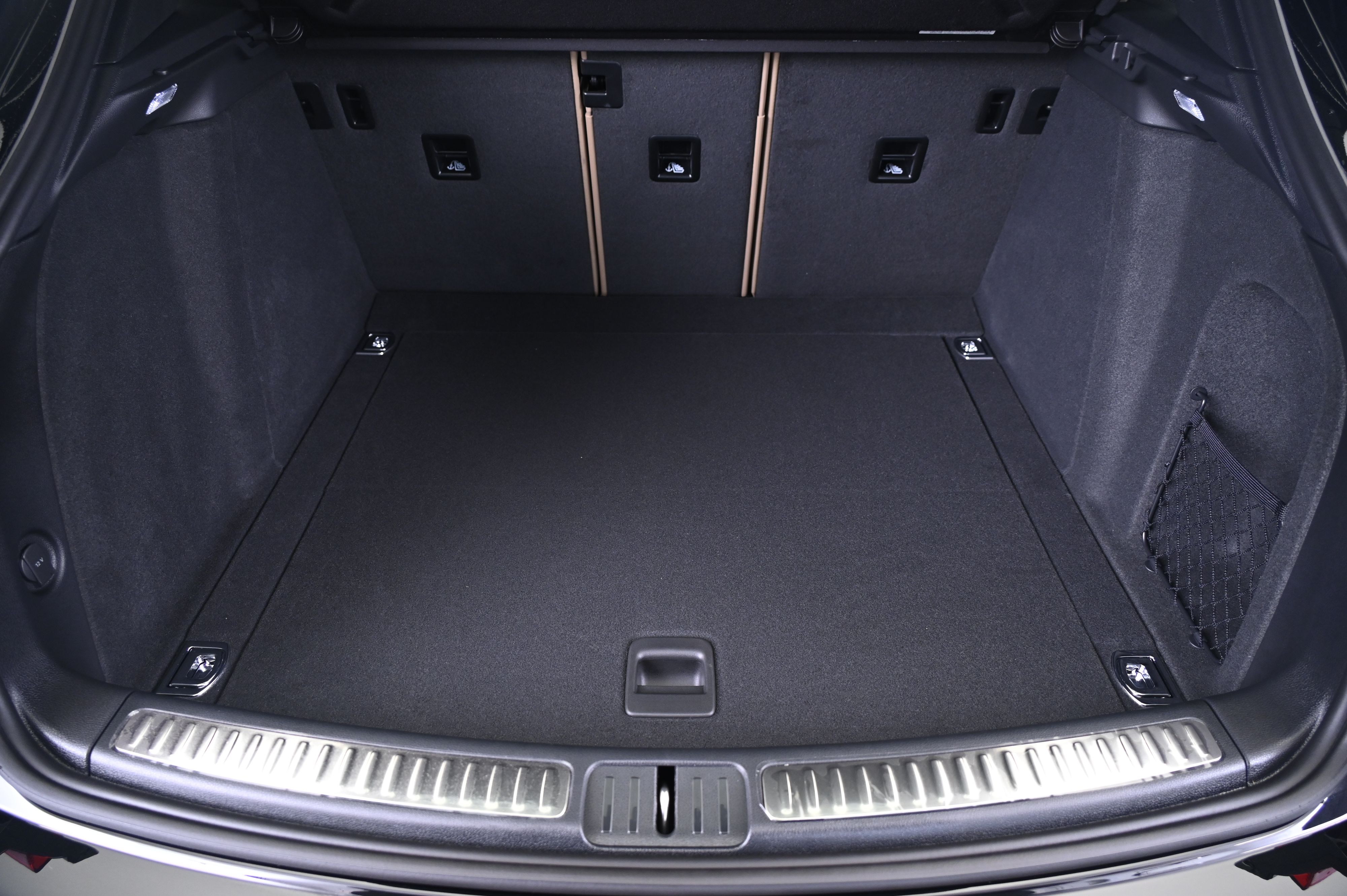 Thumbnail: 2026 Porsche Macan - 15