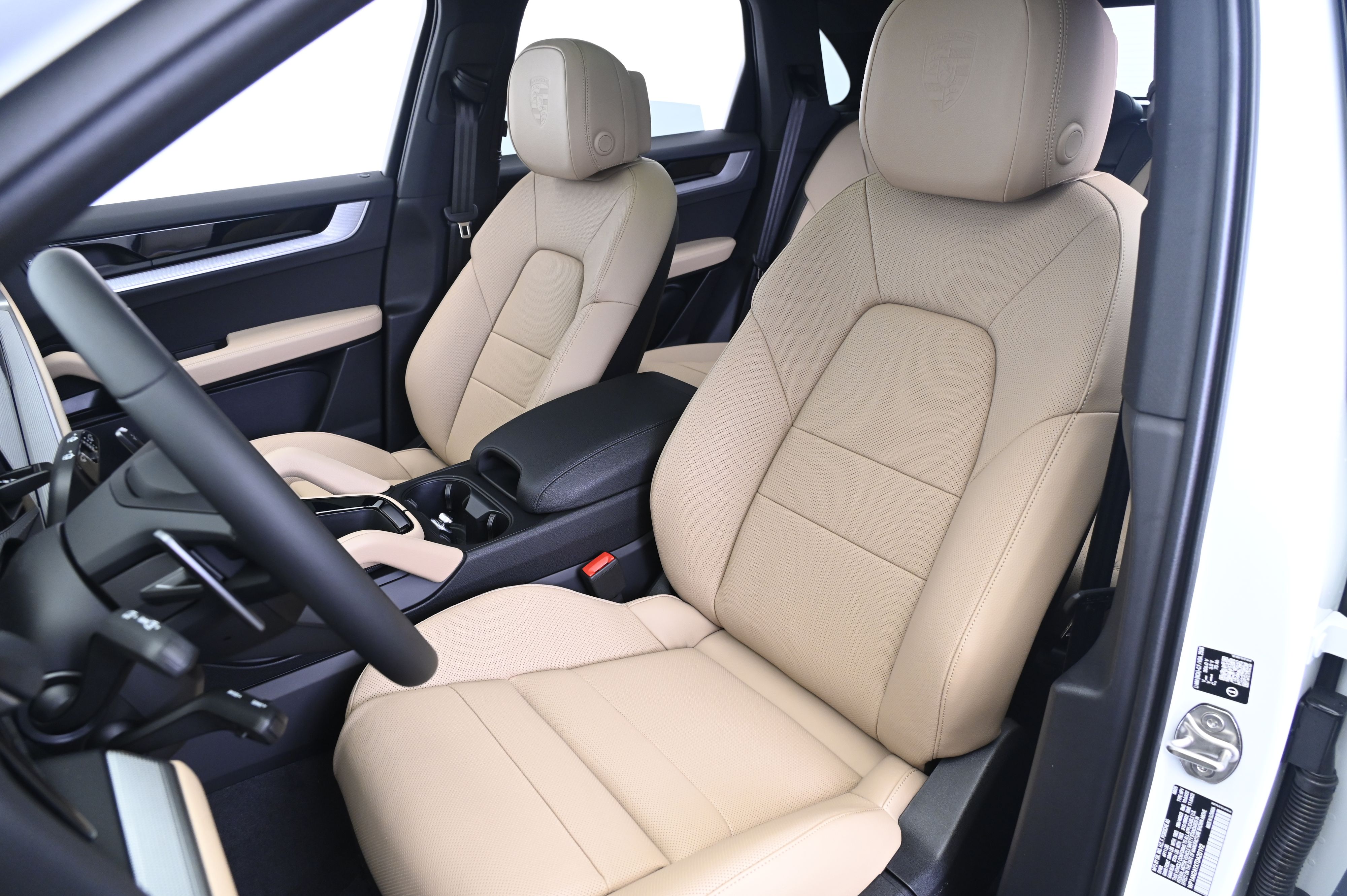 Thumbnail: 2026 Porsche Cayenne - 30