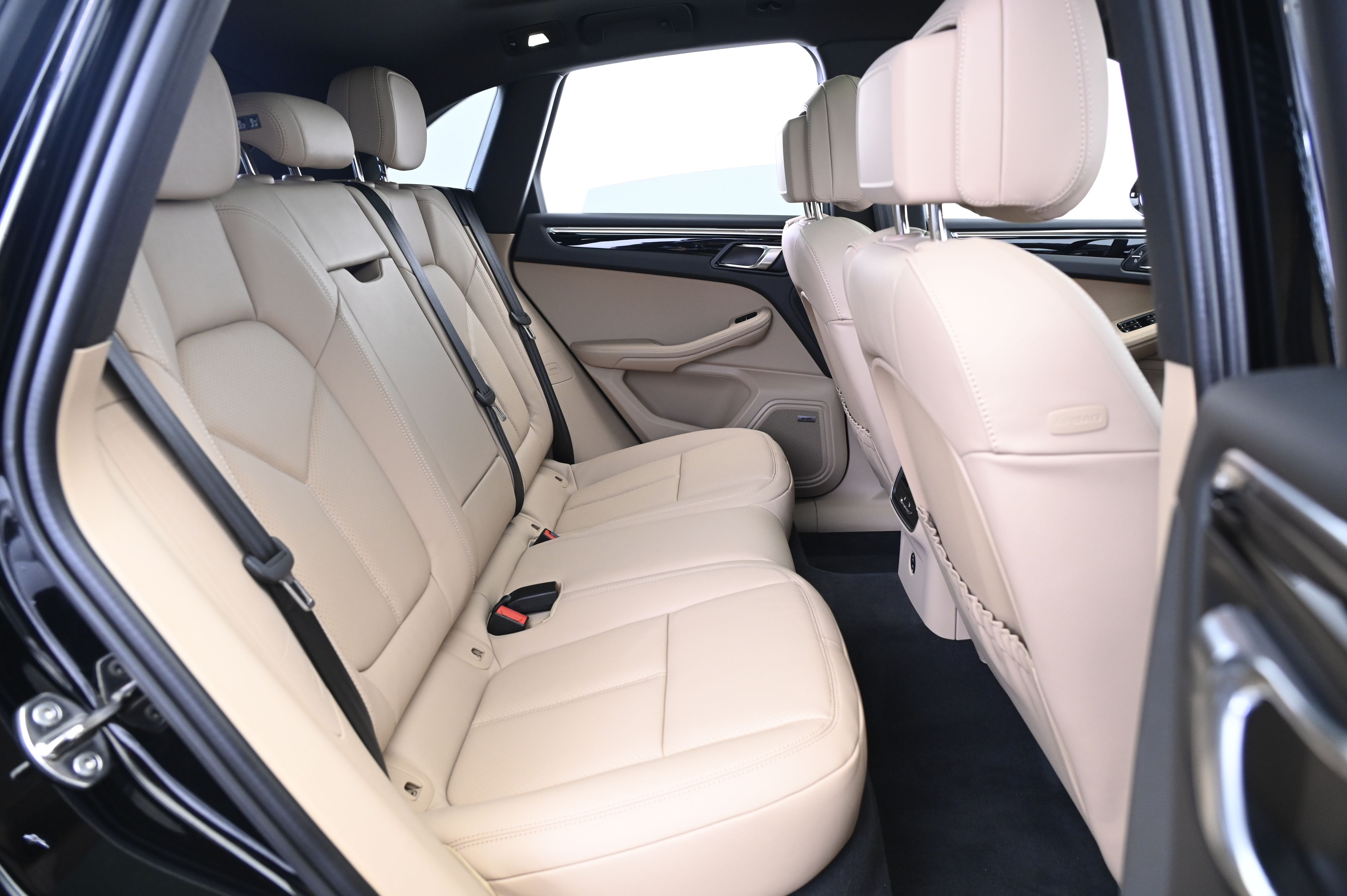 Thumbnail: 2026 Porsche Macan - 18