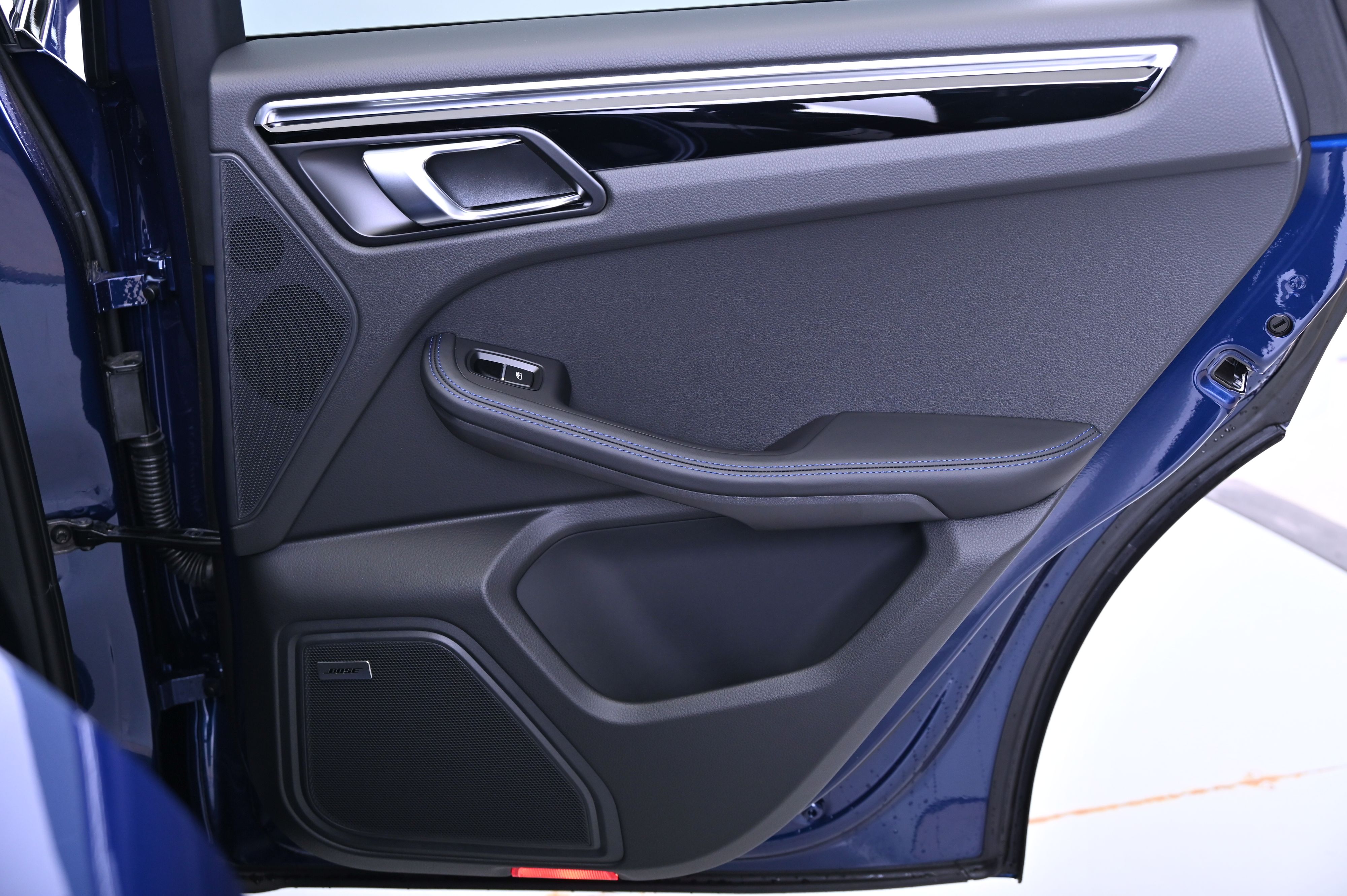 Thumbnail: 2025 Porsche Macan - 20