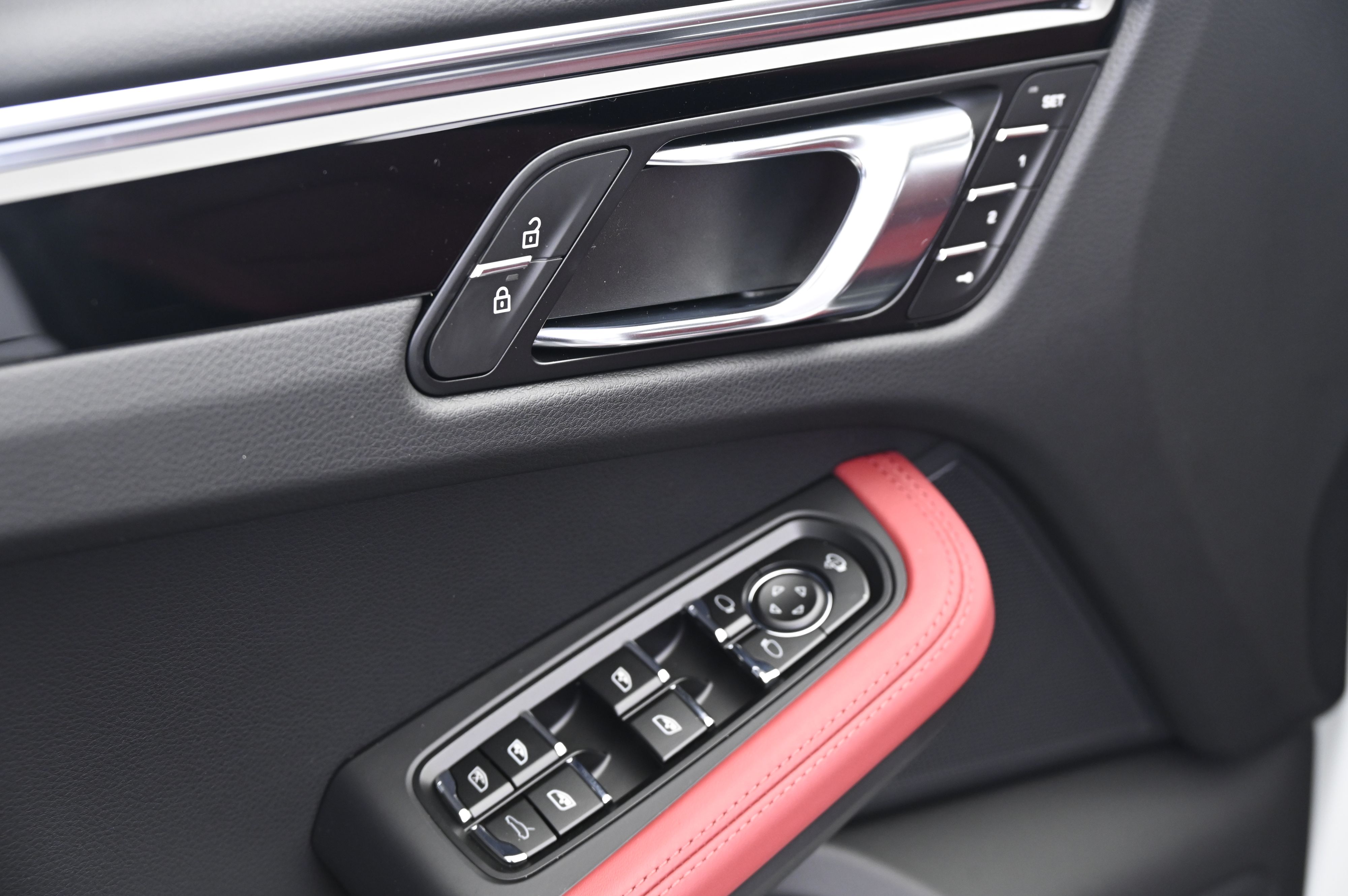 Thumbnail: 2026 Porsche Macan - 27