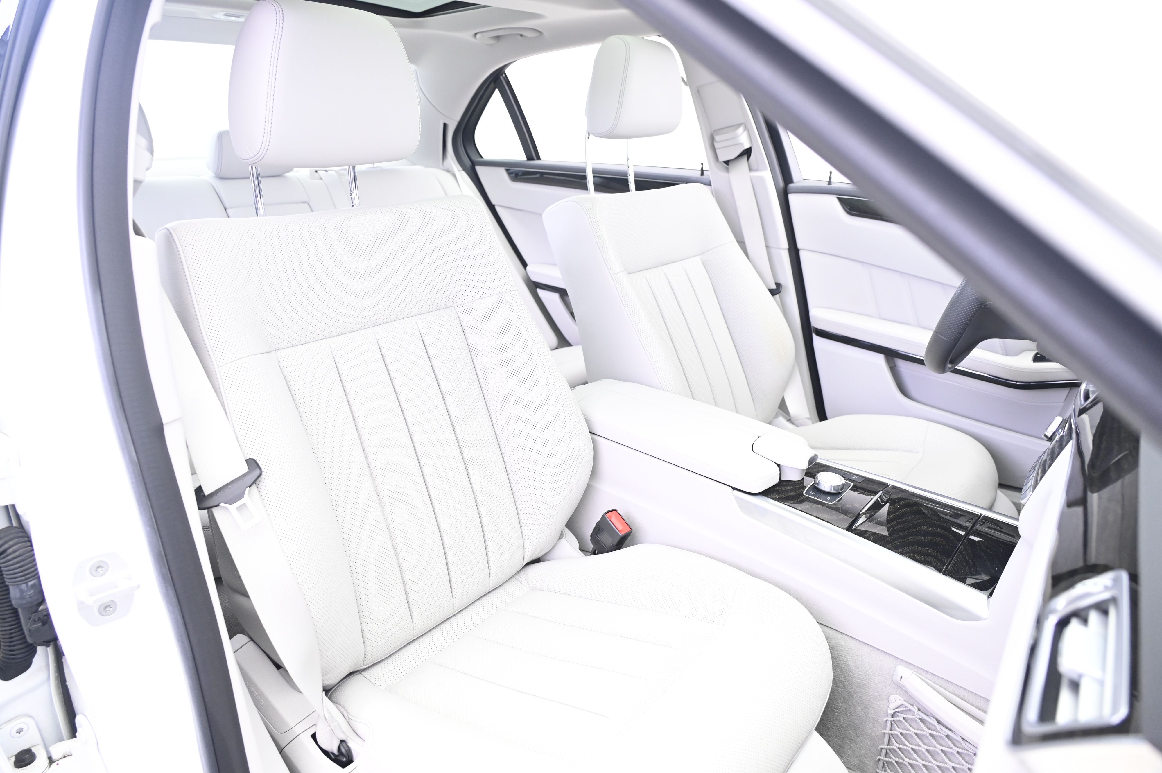 Thumbnail: 2015 Mercedes-Benz E-Class - 24