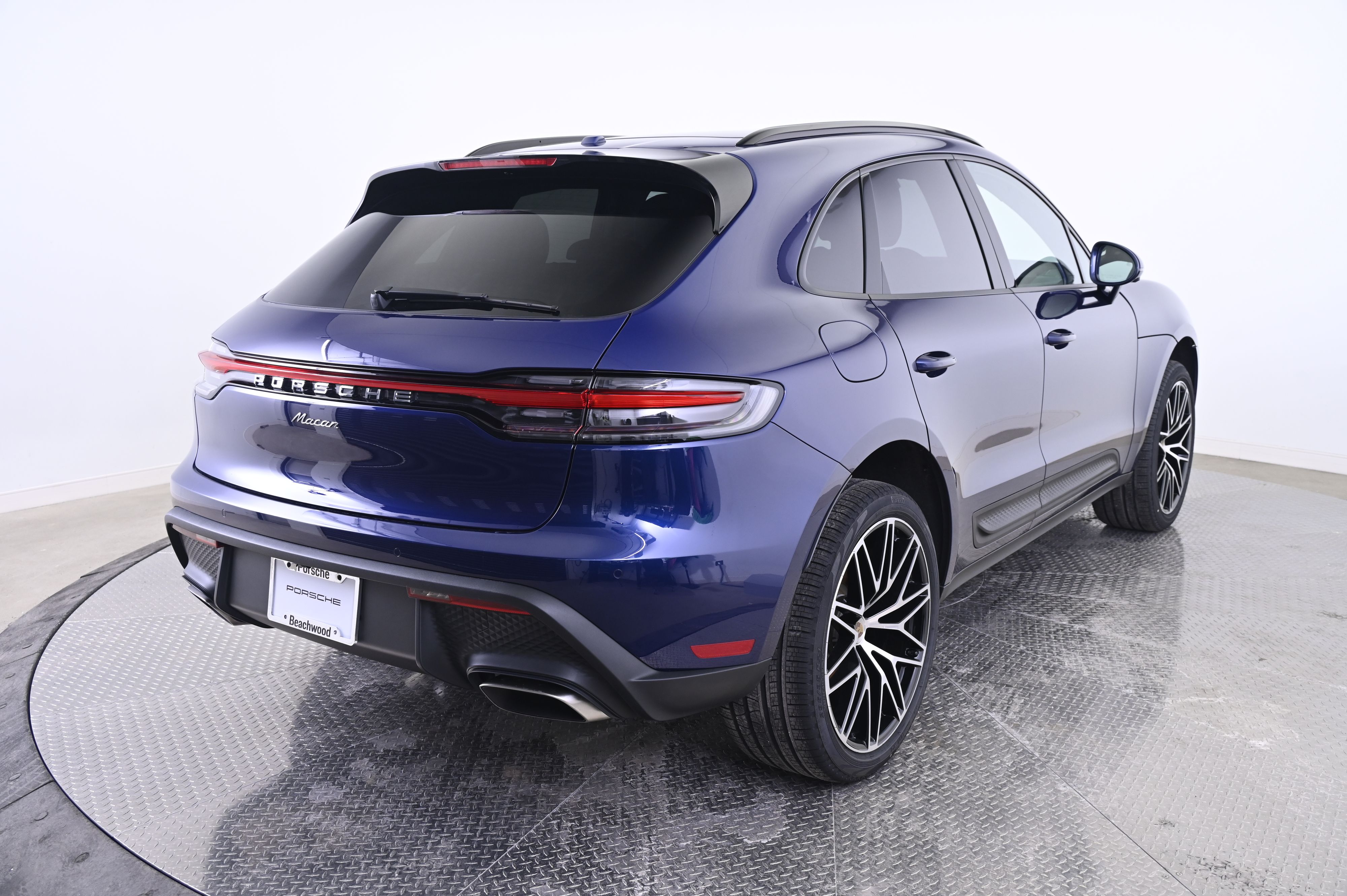 Thumbnail: 2026 Porsche Macan - 7