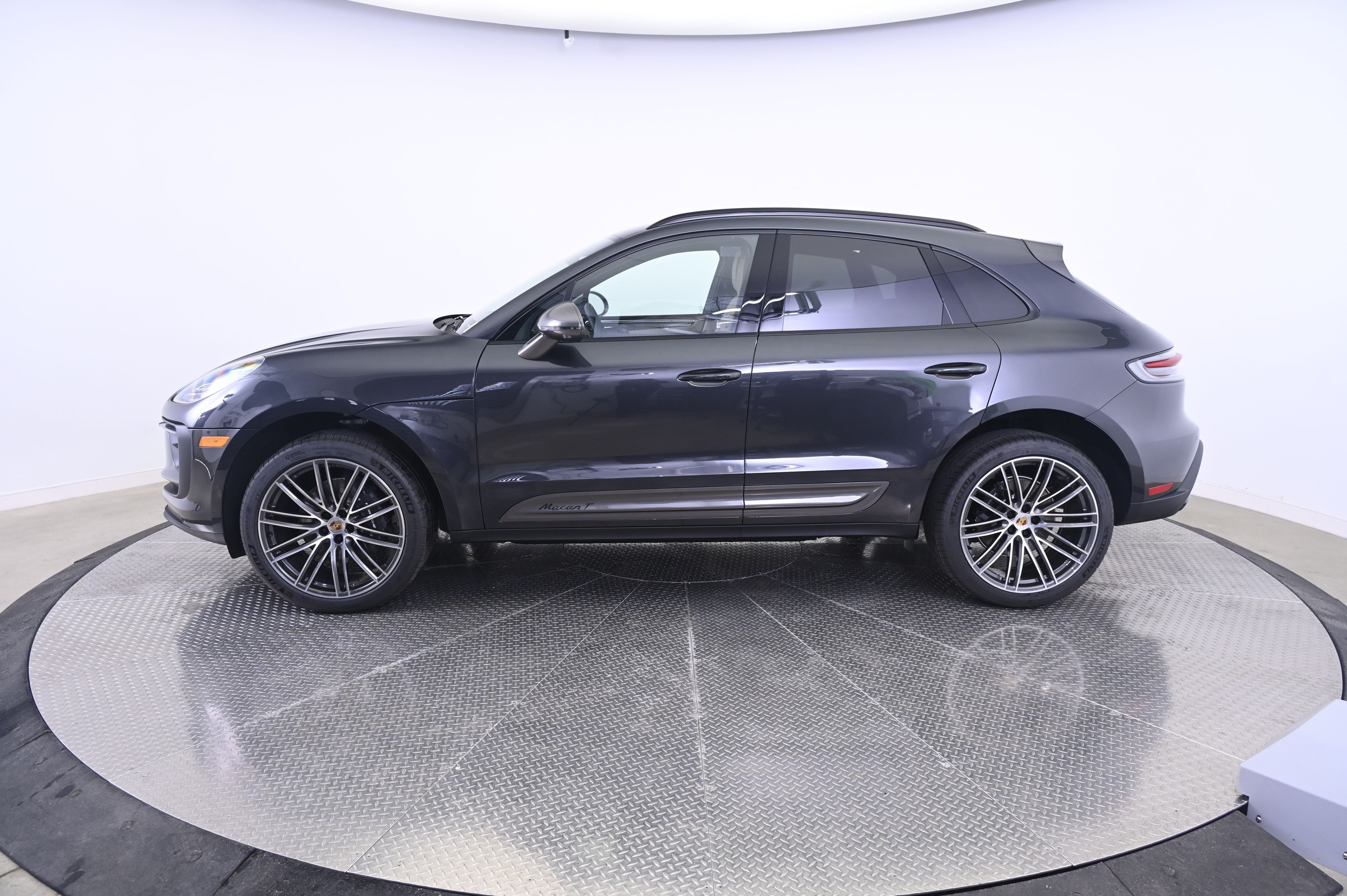 Thumbnail: 2026 Porsche Macan - 2