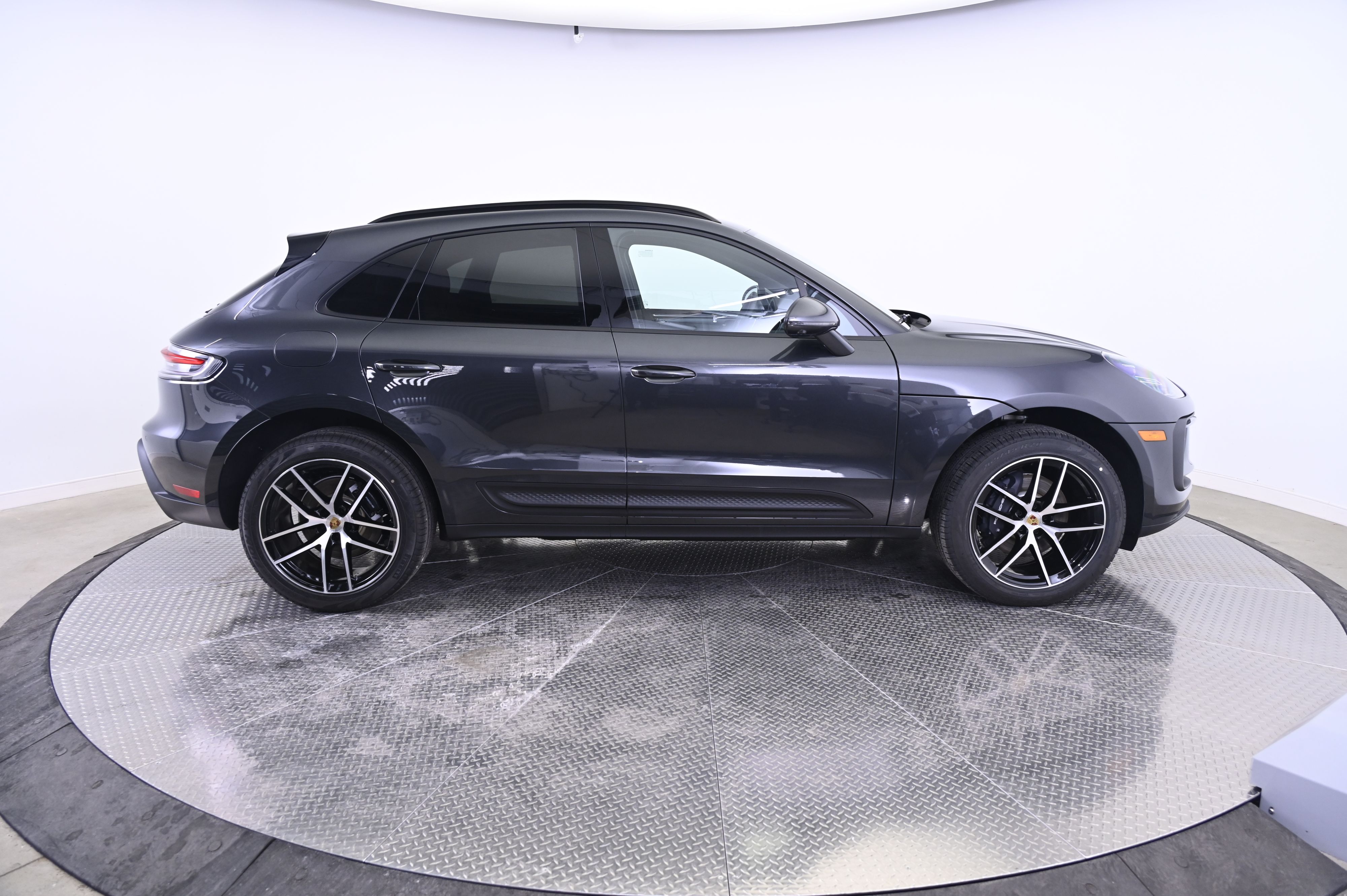 Thumbnail: 2026 Porsche Macan - 8