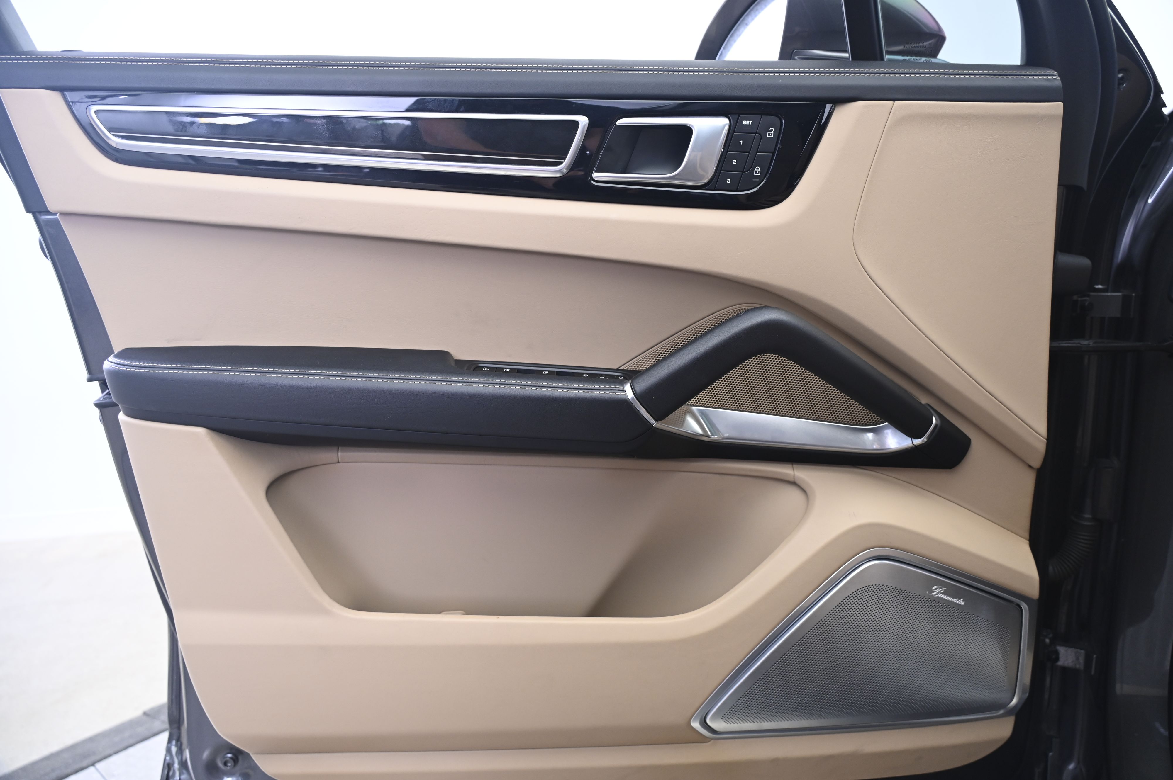 Thumbnail: 2023 Porsche Cayenne - 26