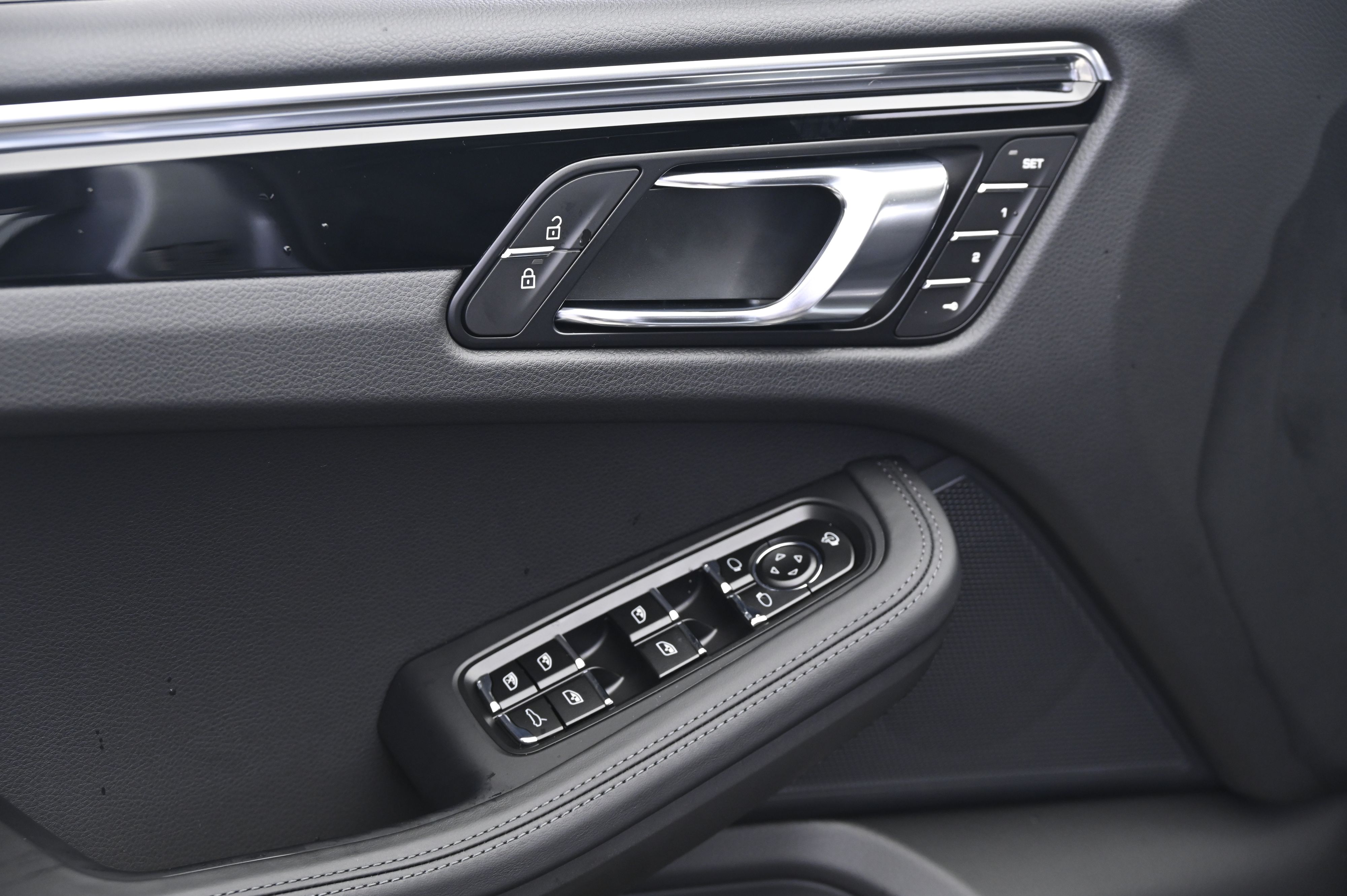 Thumbnail: 2026 Porsche Macan - 27