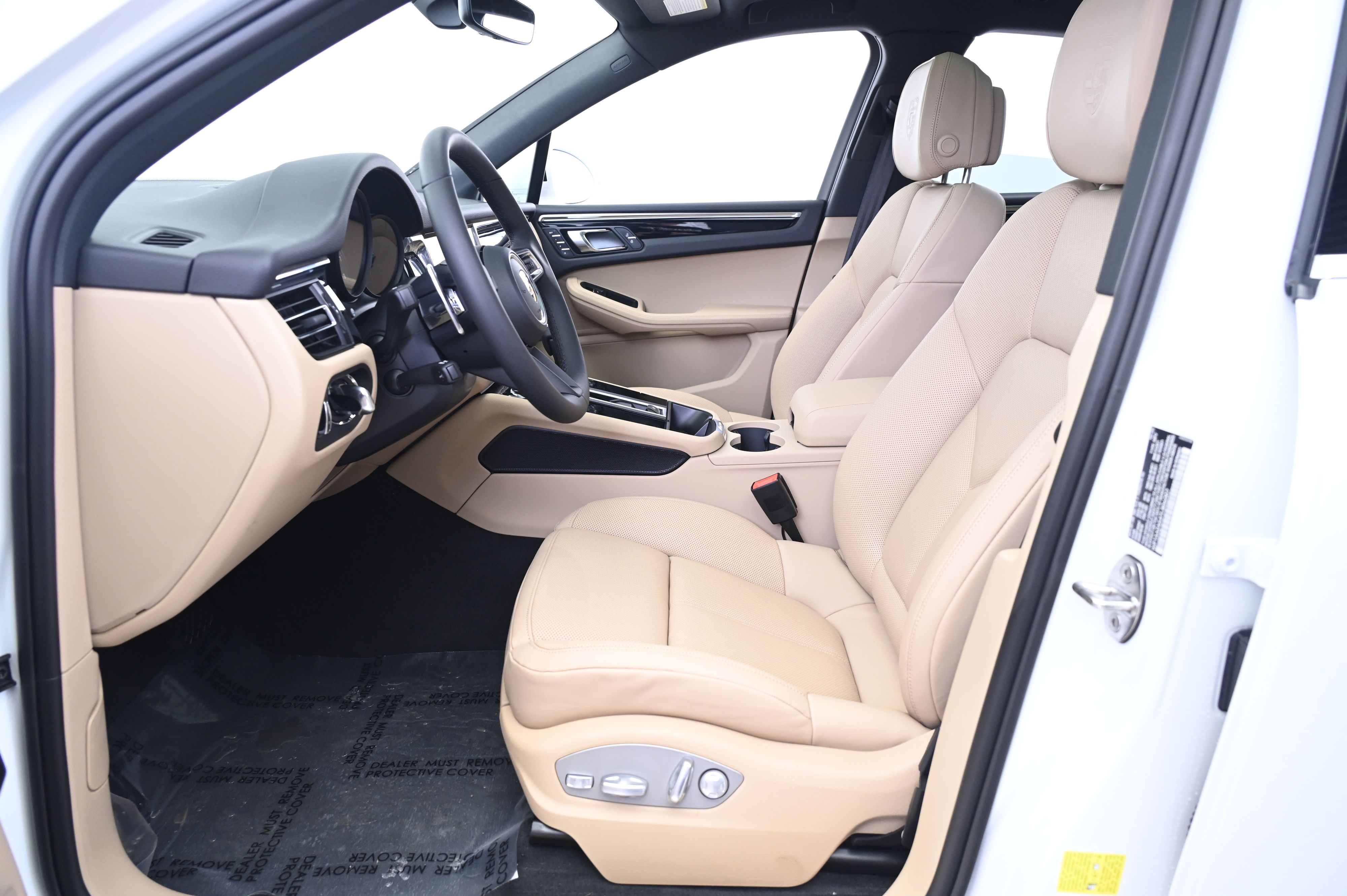 Thumbnail: 2026 Porsche Macan - 29