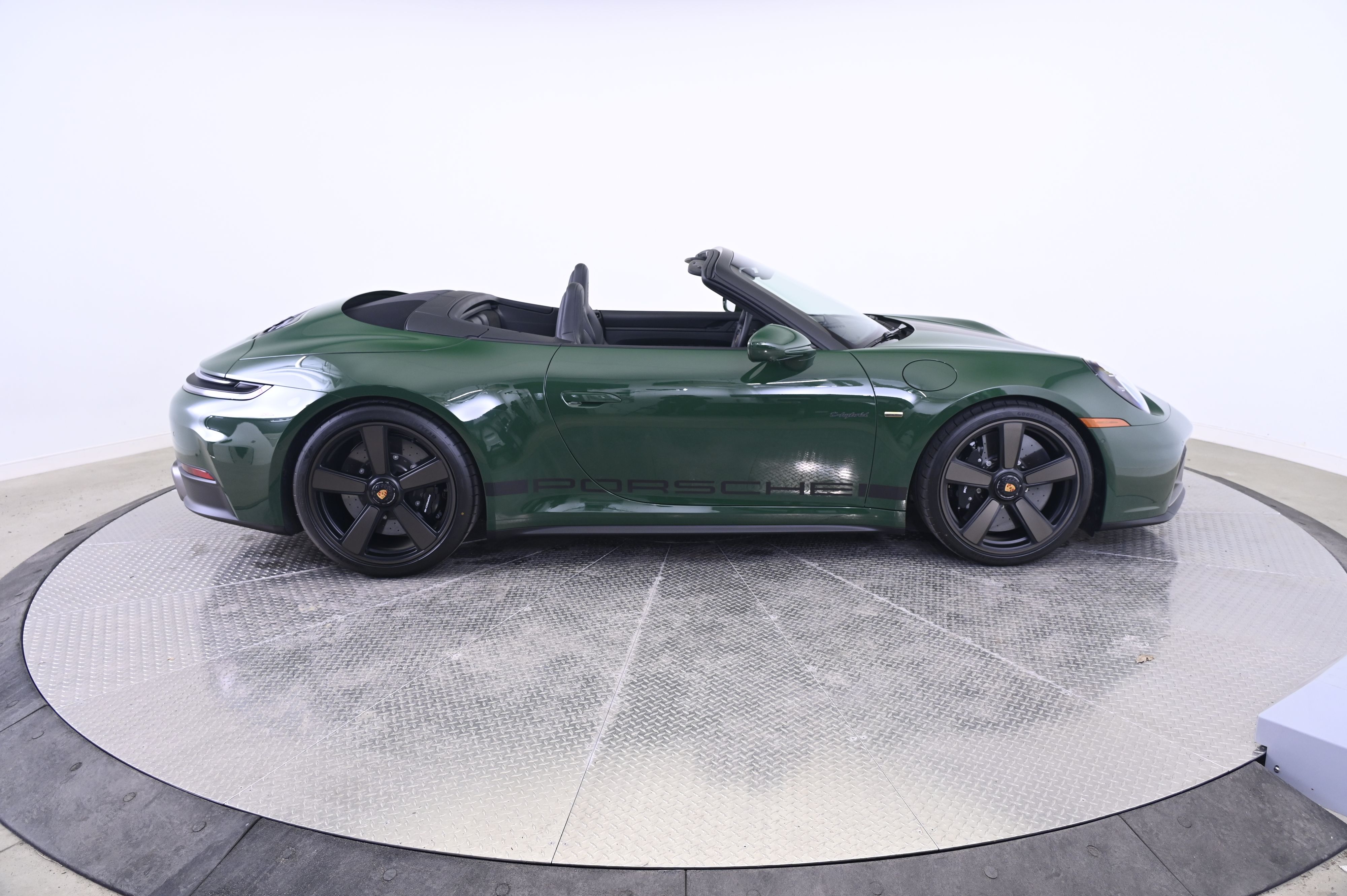 Thumbnail: 2026 Porsche 911 - 8