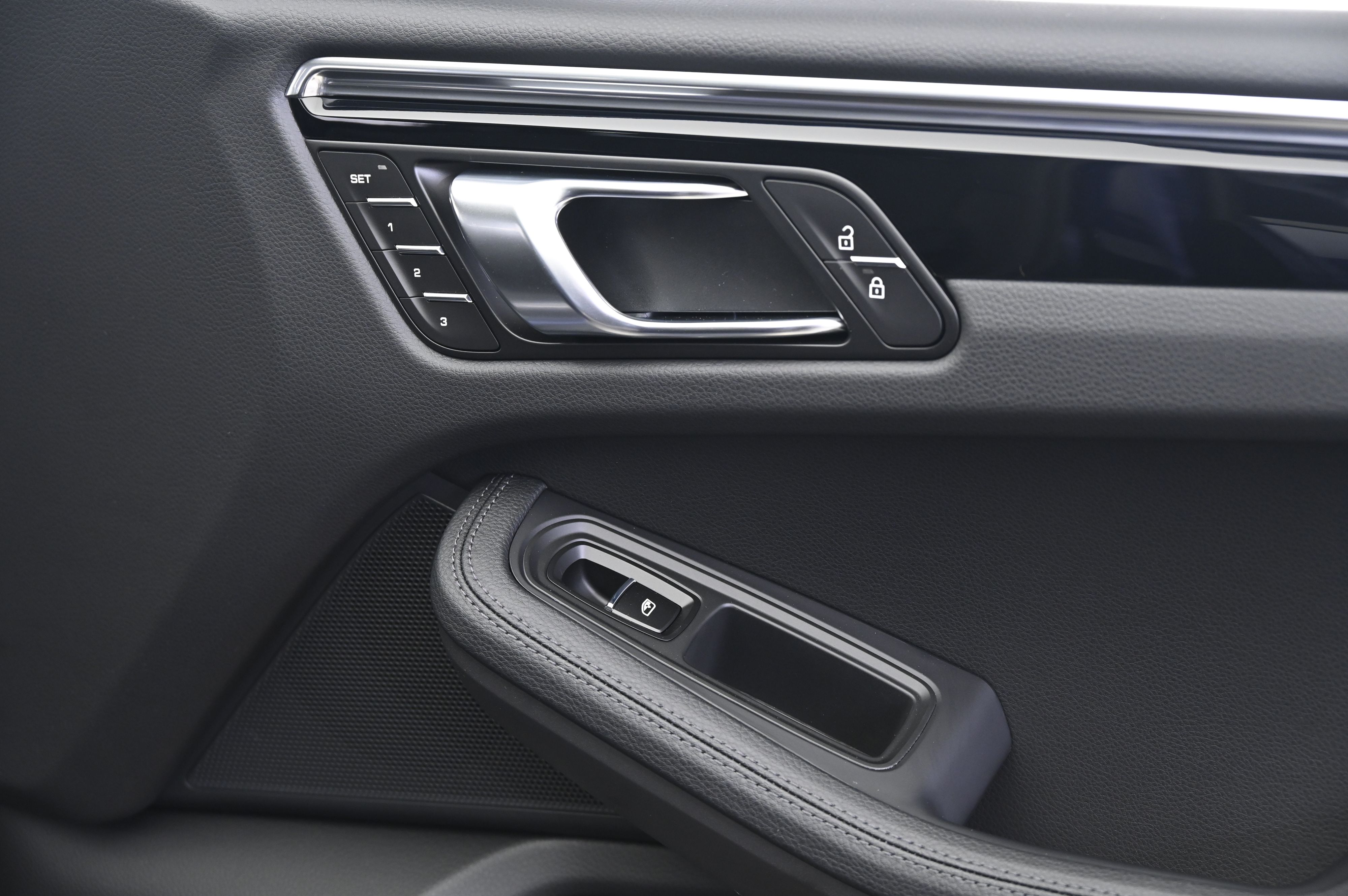 Thumbnail: 2026 Porsche Macan - 21