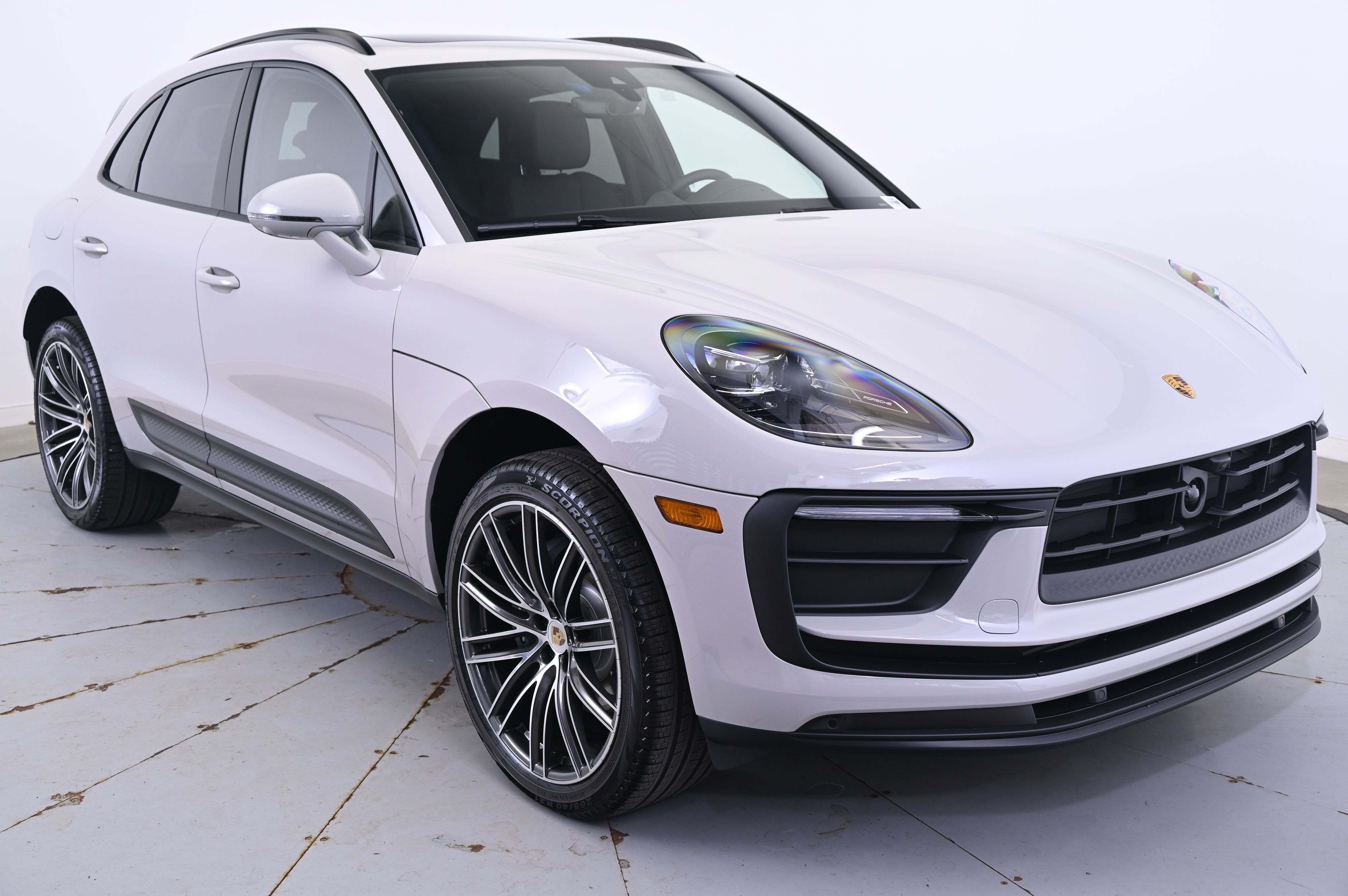 Thumbnail: 2026 Porsche Macan - 9