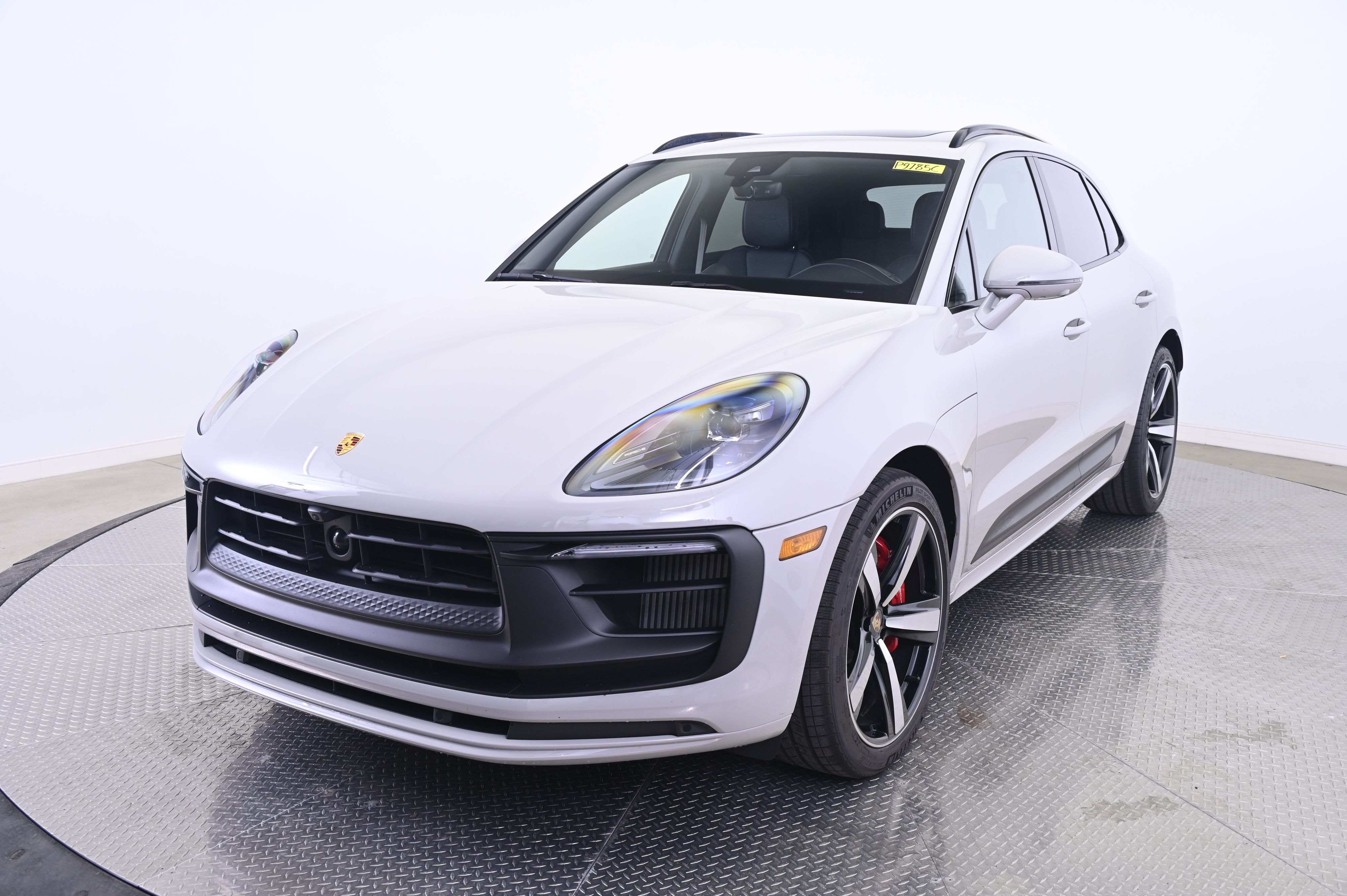 Thumbnail: 2023 Porsche Macan - 1