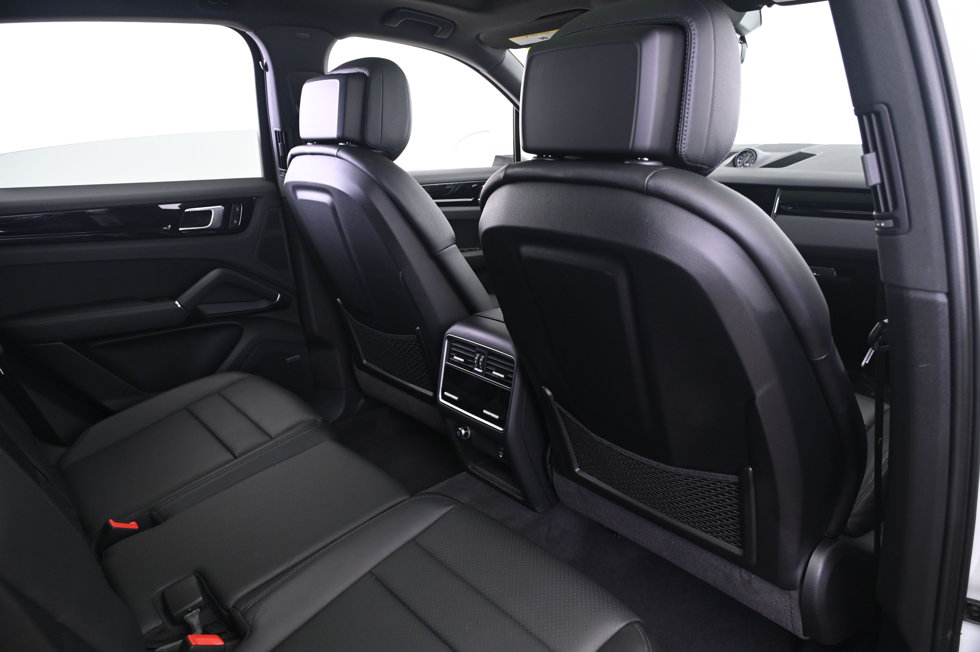 Thumbnail: 2022 Porsche Cayenne - 17