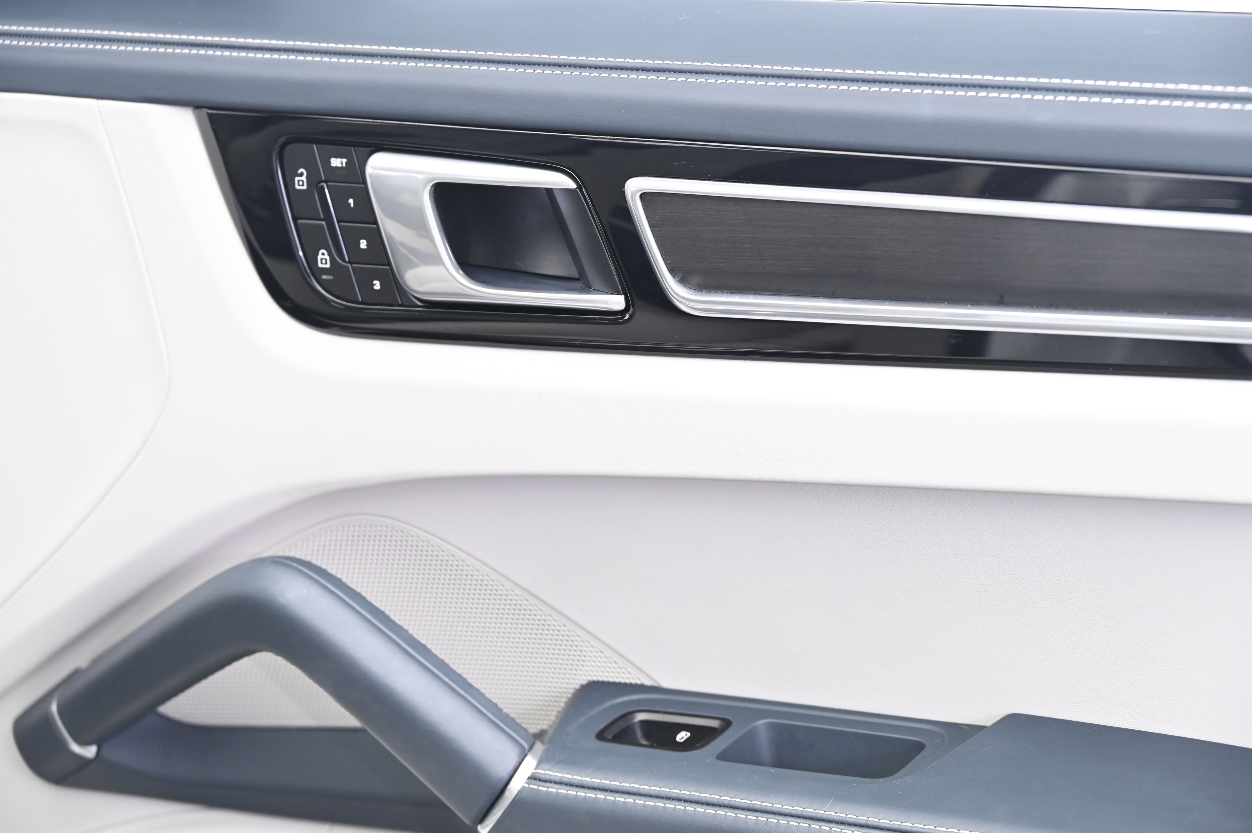 Thumbnail: 2022 Porsche  - 21