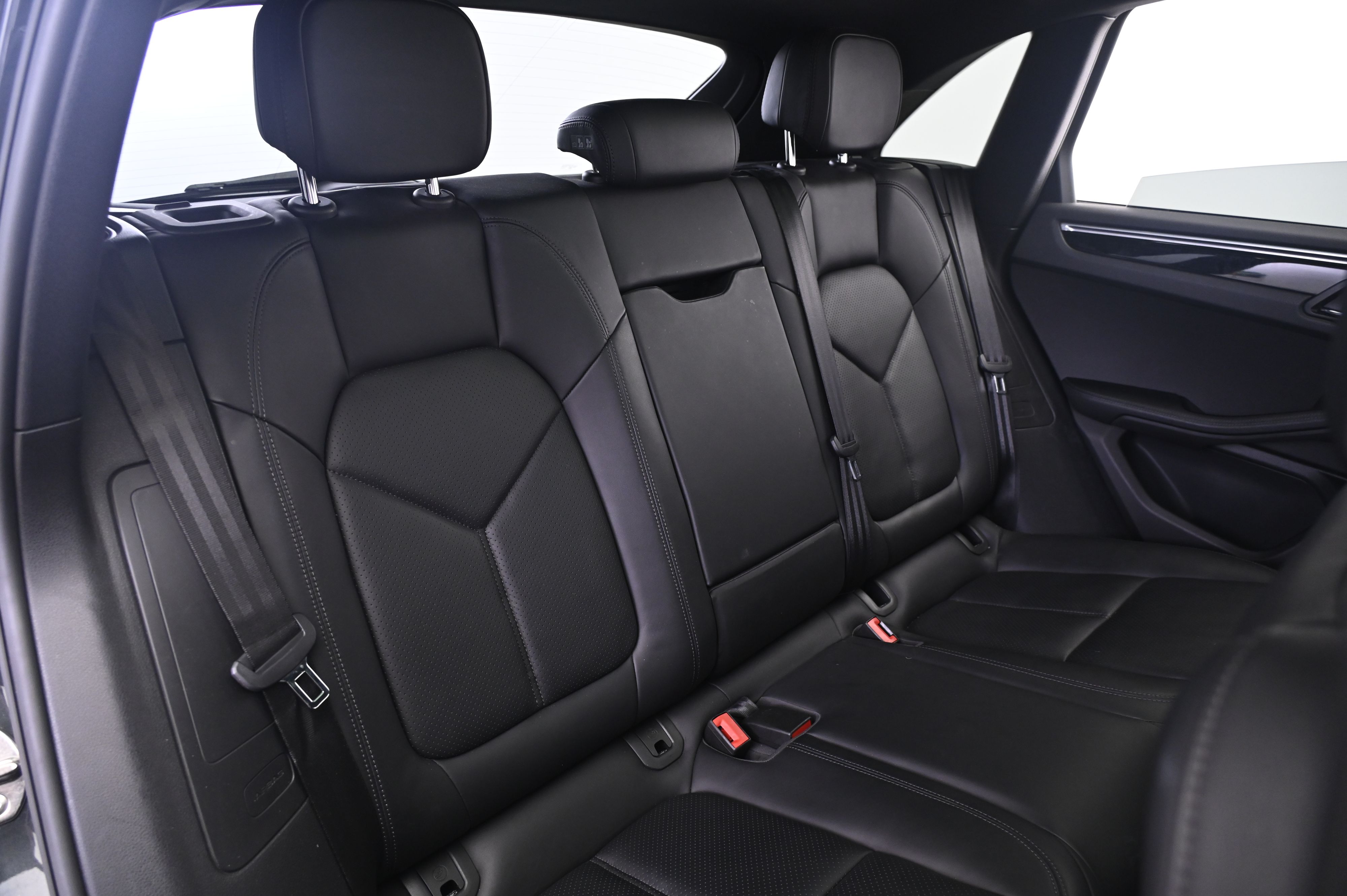 Thumbnail: 2017 Porsche Macan - 19